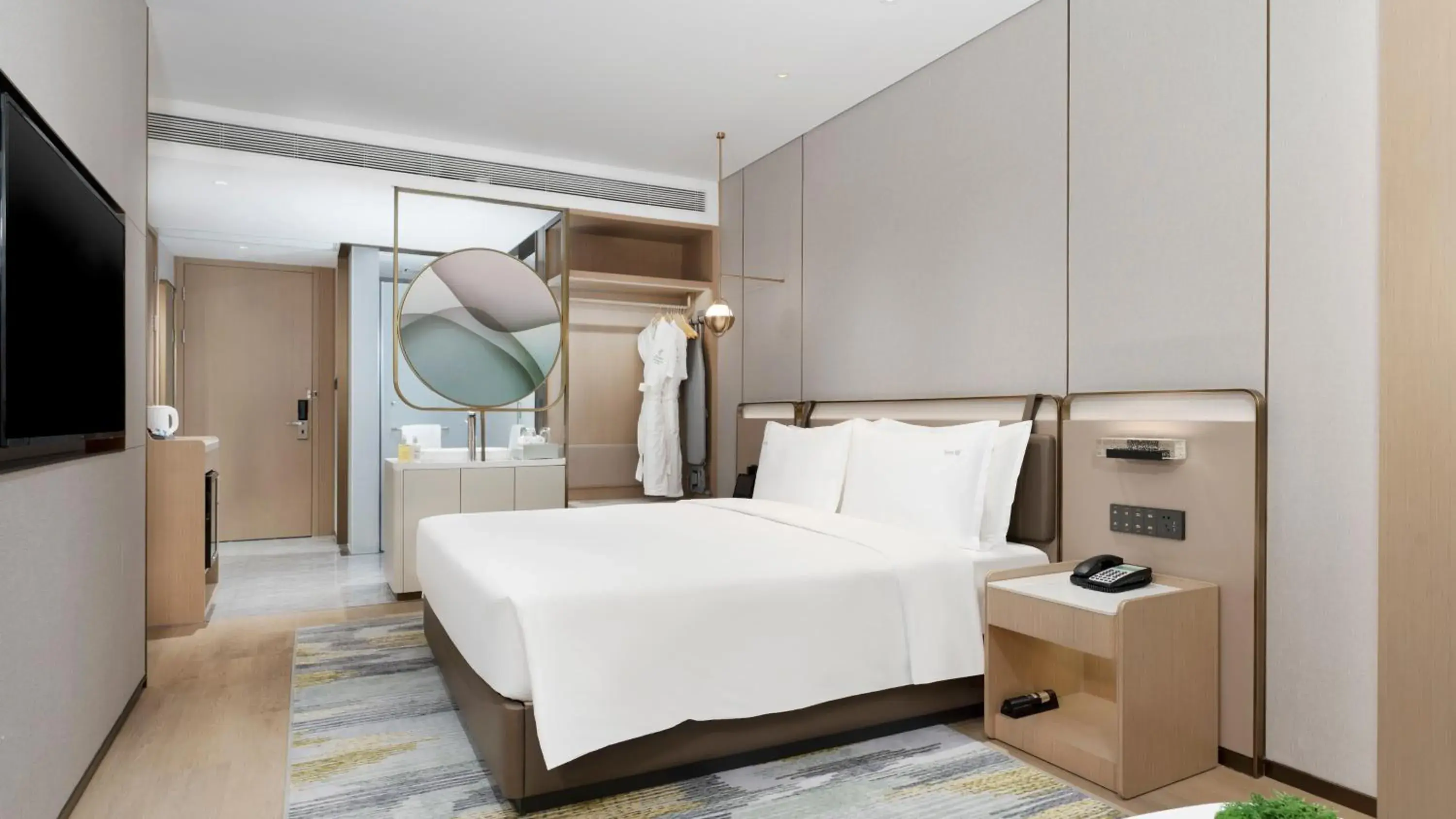 Standard King Room with River View in Holiday Inn Changsha Malanshan by IHG Standard King Room with River View in Holiday Inn Changsha Malanshan by IHG