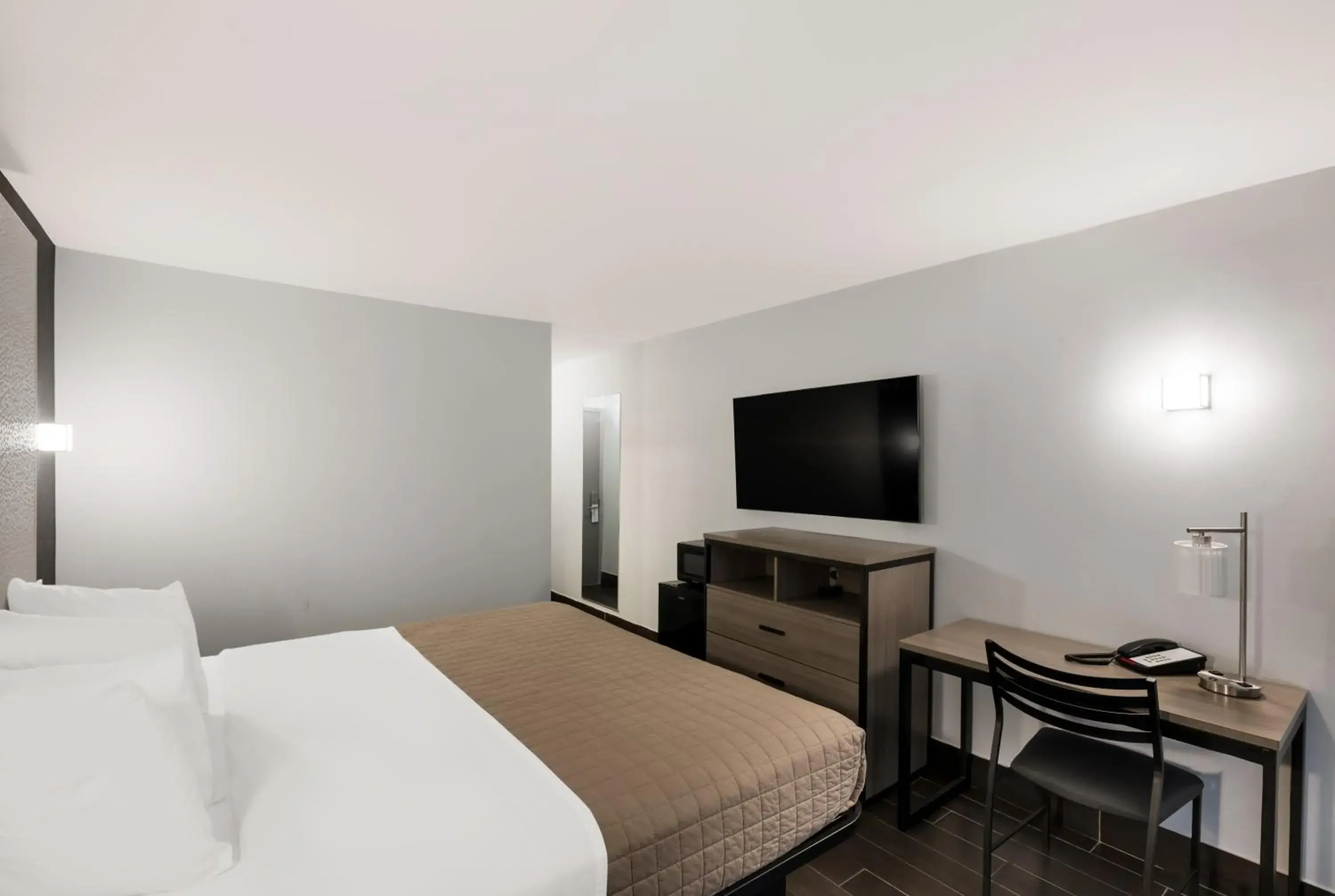 Deluxe King Room in Essence Express Wayne Deluxe King Room in Essence Express Wayne