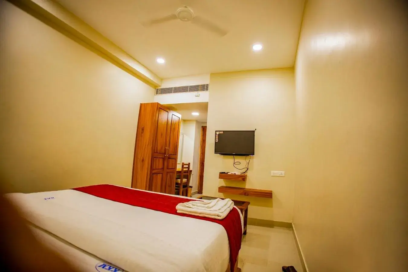 Deluxe Double Room - single occupancy in KKM International Deluxe Double Room - single occupancy in KKM International