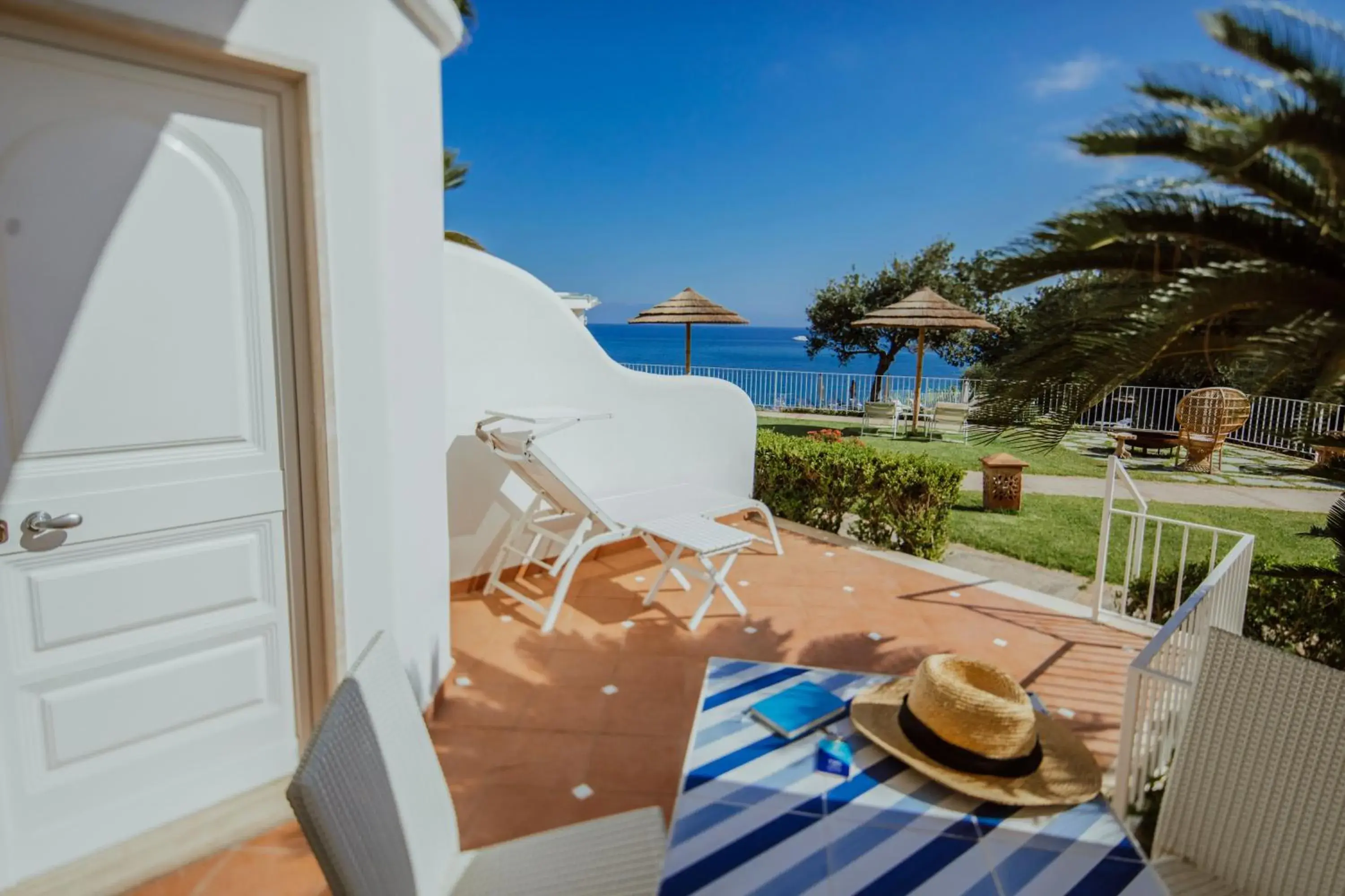 Junior Suite with Garden View in Hotel Continental Mare Junior Suite with Garden View in Hotel Continental Mare