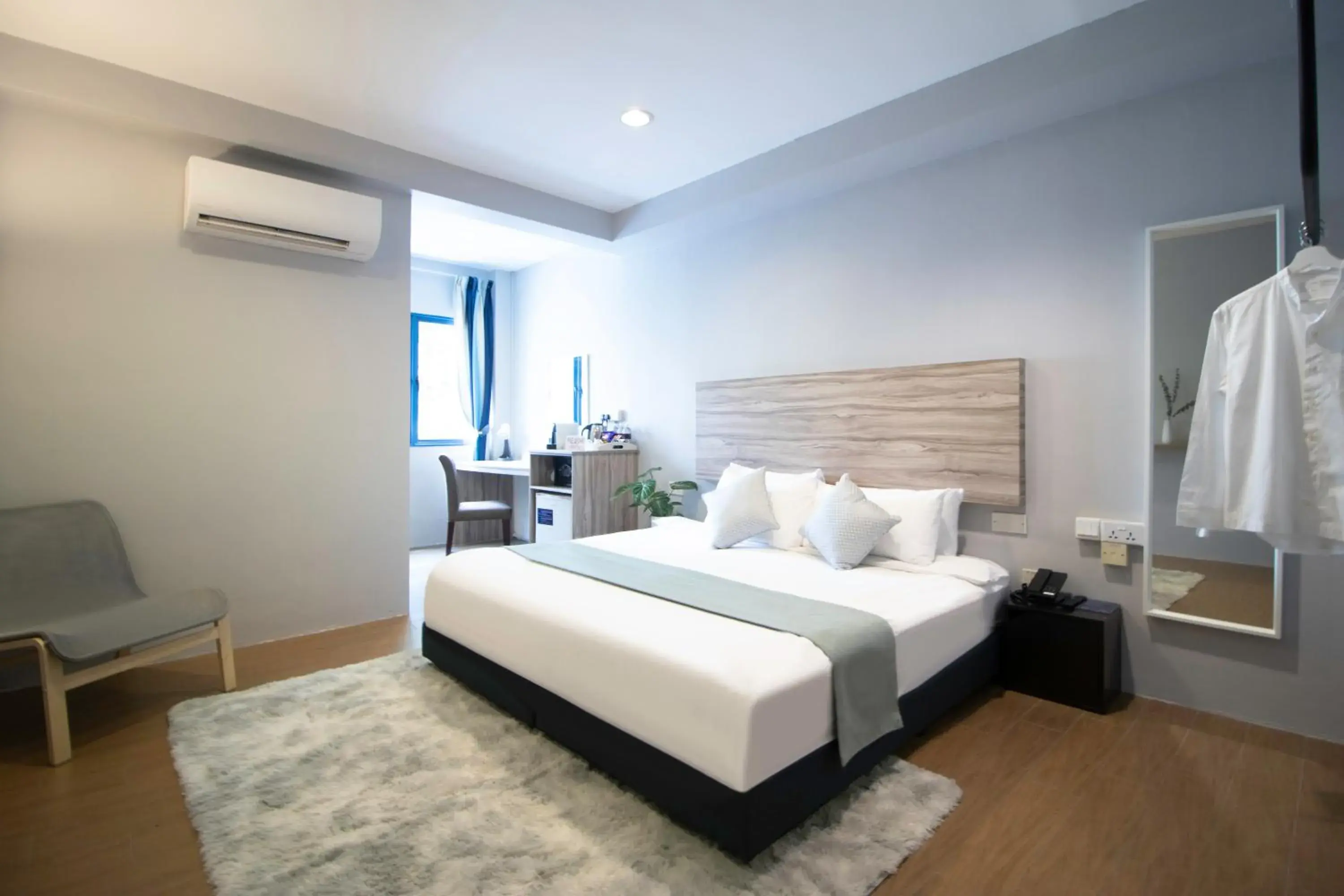 Family Room in Victoria Hotel a NuVe Group Collection Family Room in Victoria Hotel a NuVe Group Collection