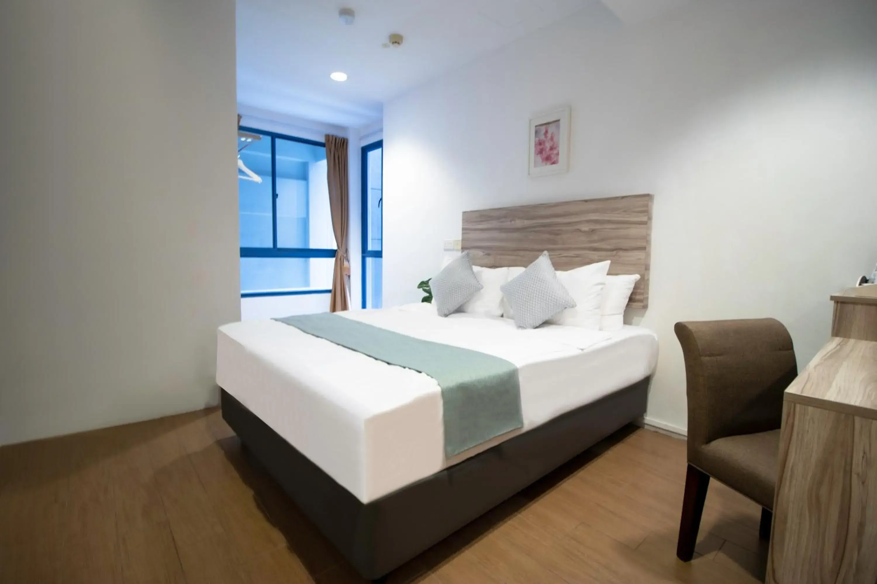 Superior Queen Room in Victoria Hotel a NuVe Group Collection Superior Queen Room in Victoria Hotel a NuVe Group Collection