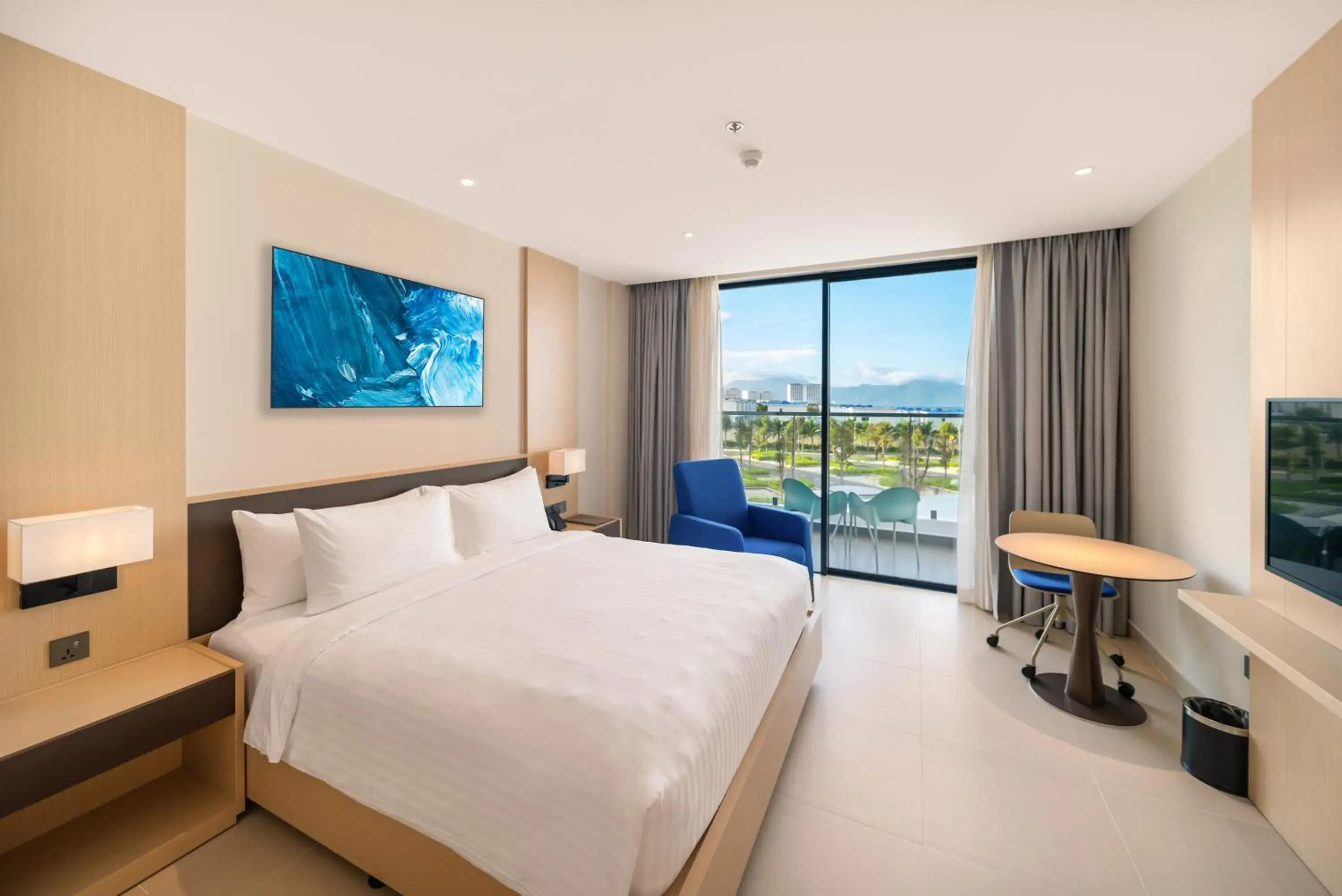 Deluxe Double or Twin Room in The Empyrean Cam Ranh Beach Resort Deluxe Double or Twin Room in The Empyrean Cam Ranh Beach Resort