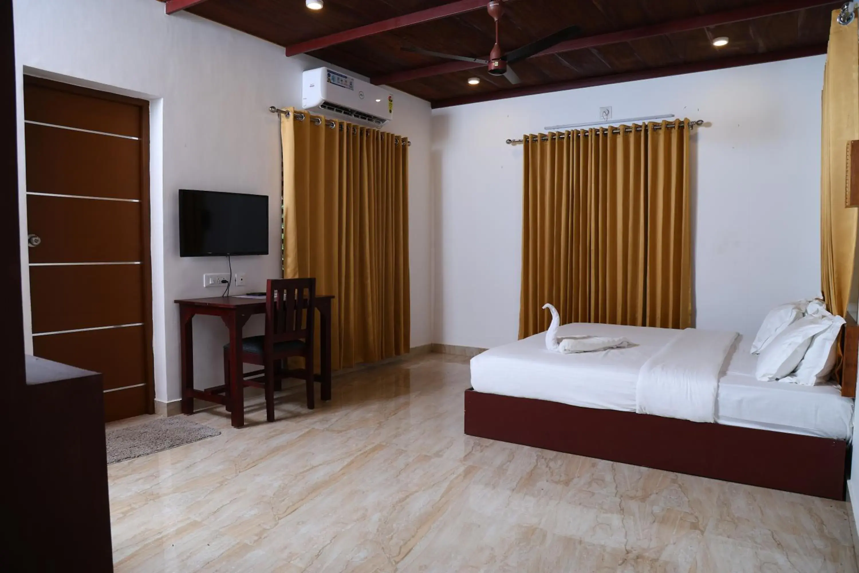 Deluxe Double Room in Vajra Ayurveda and Yoga Retreat Deluxe Double Room in Vajra Ayurveda and Yoga Retreat