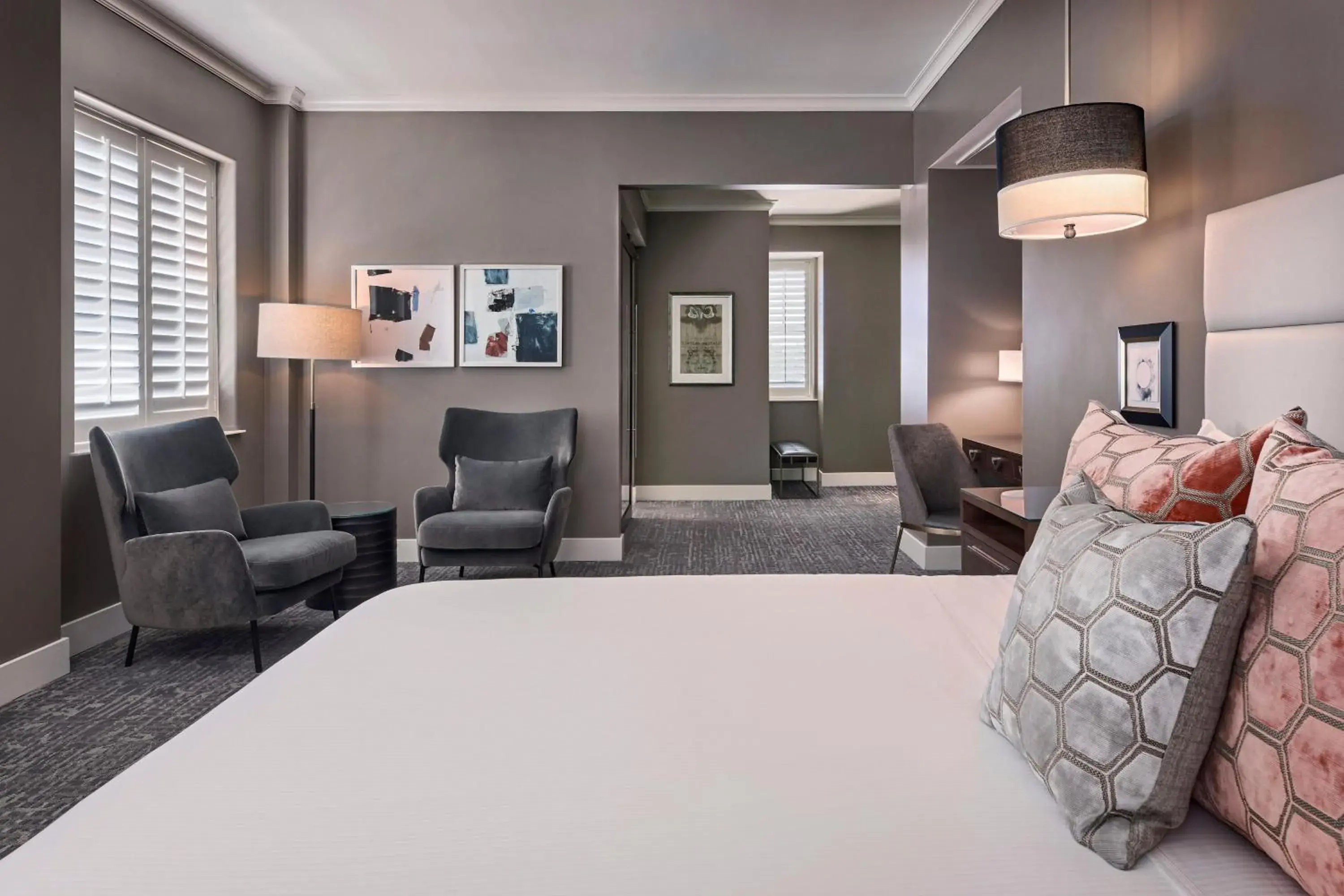 Corner King Room in Ambassador Hotel Oklahoma City, Autograph Collection Corner King Room in Ambassador Hotel Oklahoma City, Autograph Collection