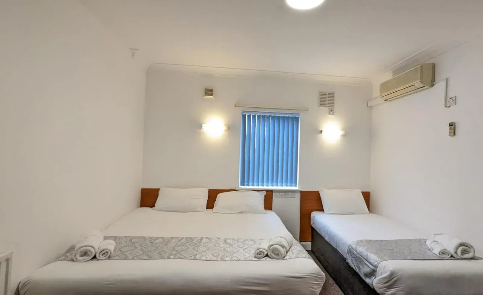 Triple Room in SK Heathrow Hotel Triple Room in SK Heathrow Hotel