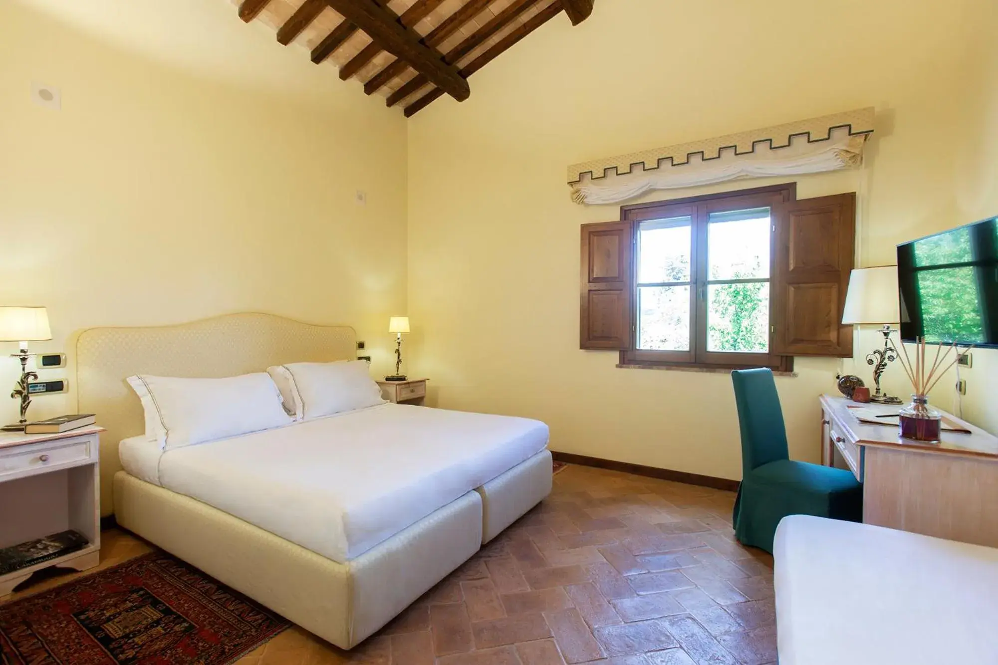 Standard Triple Room in Sovana Hotel & Resort Standard Triple Room in Sovana Hotel & Resort