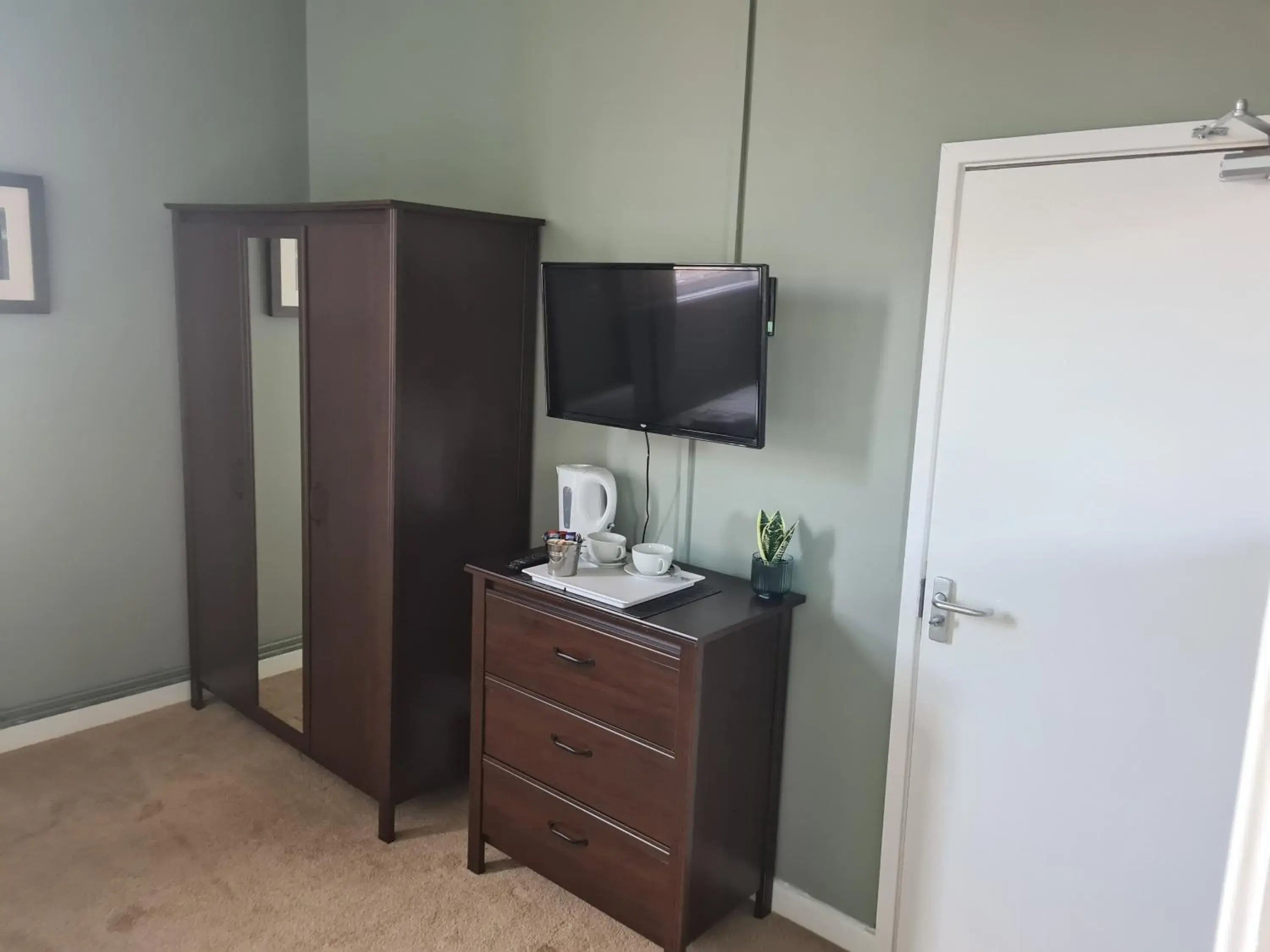 Standard Twin Room with Shared Bathroom in Hen House Standard Twin Room with Shared Bathroom in Hen House