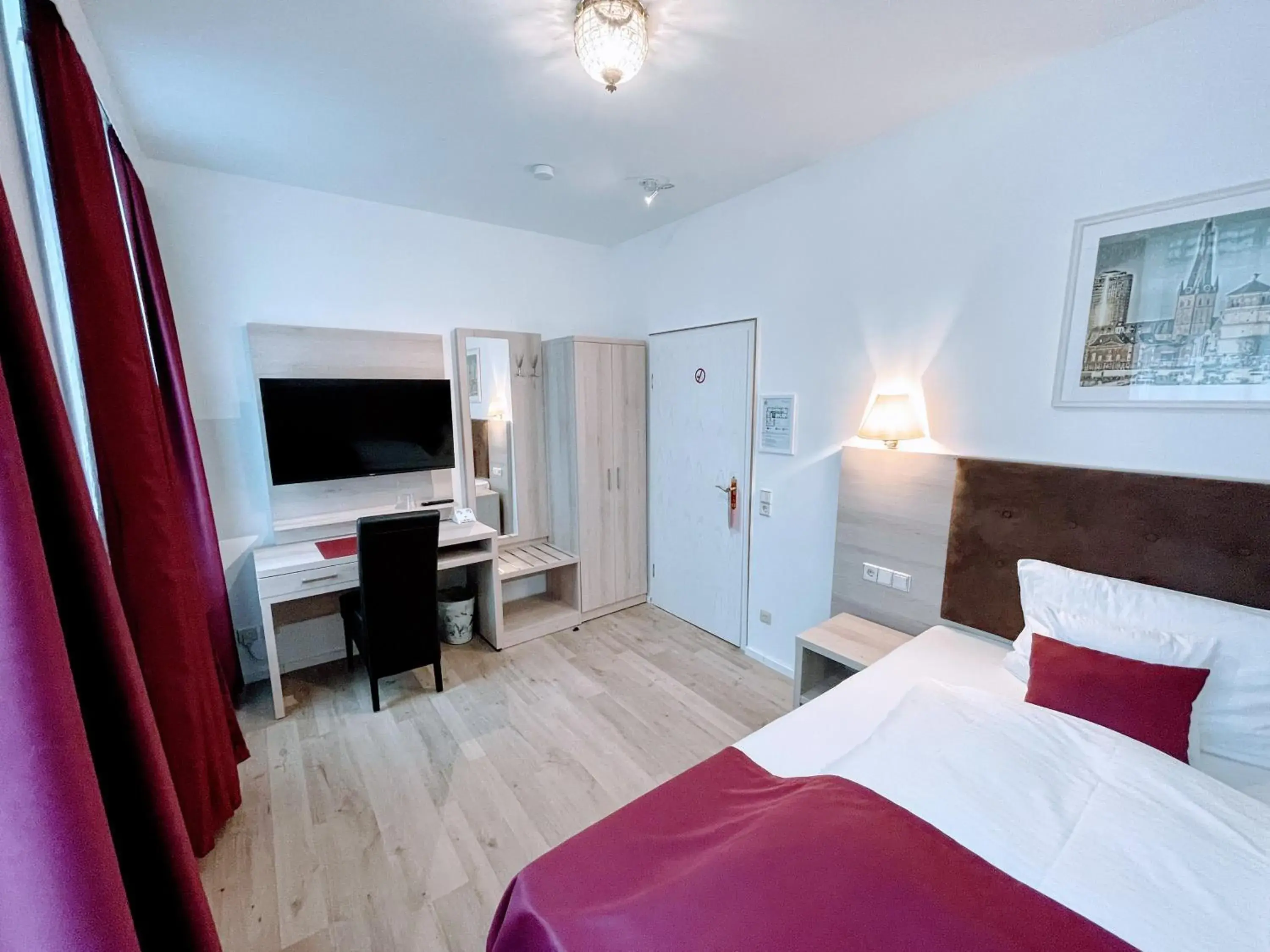 Deluxe Single Room in Das Hotel Krone Deluxe Single Room in Das Hotel Krone