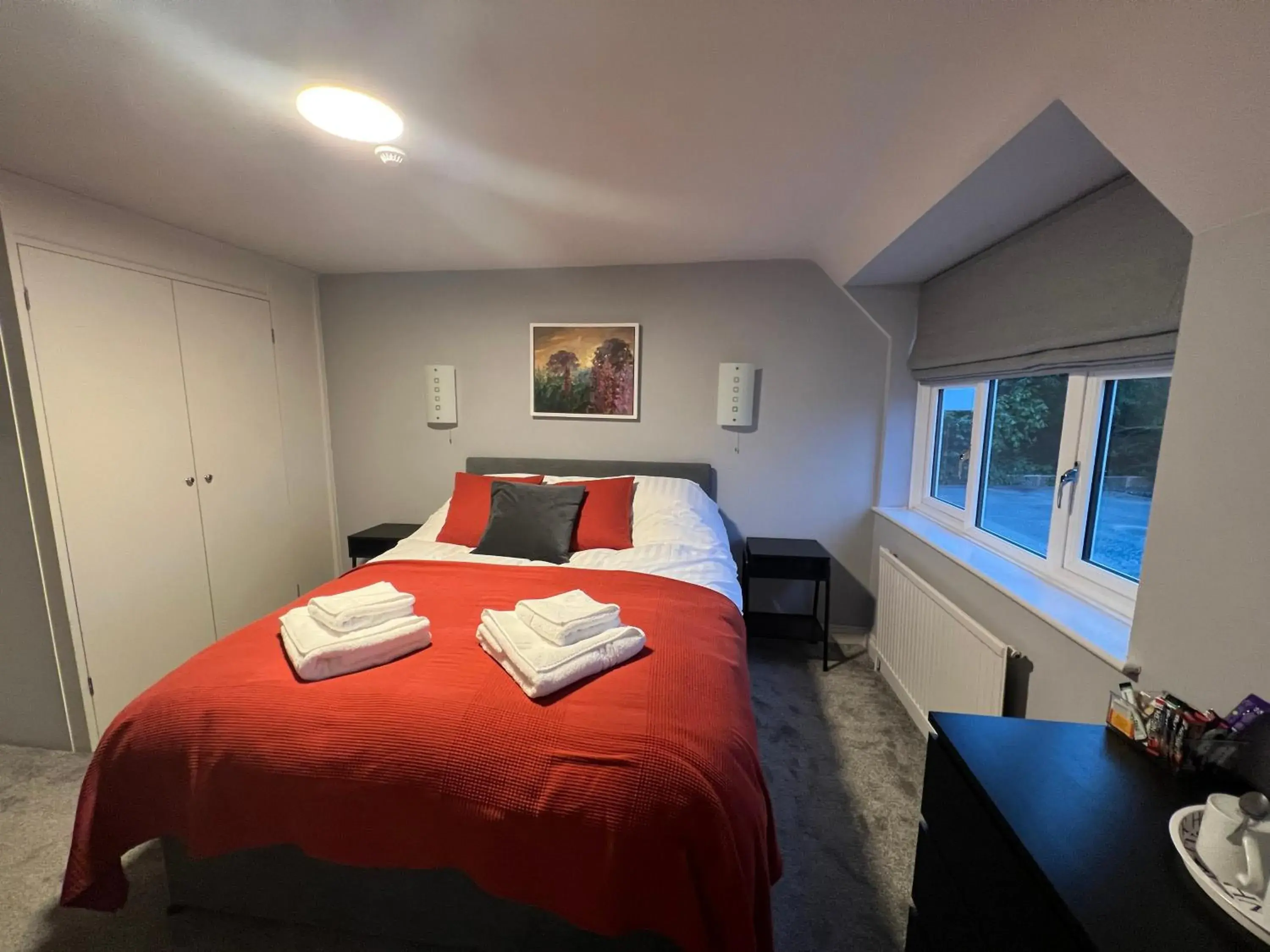 Deluxe King Room - single occupancy in The Six Bells Deluxe King Room - single occupancy in The Six Bells