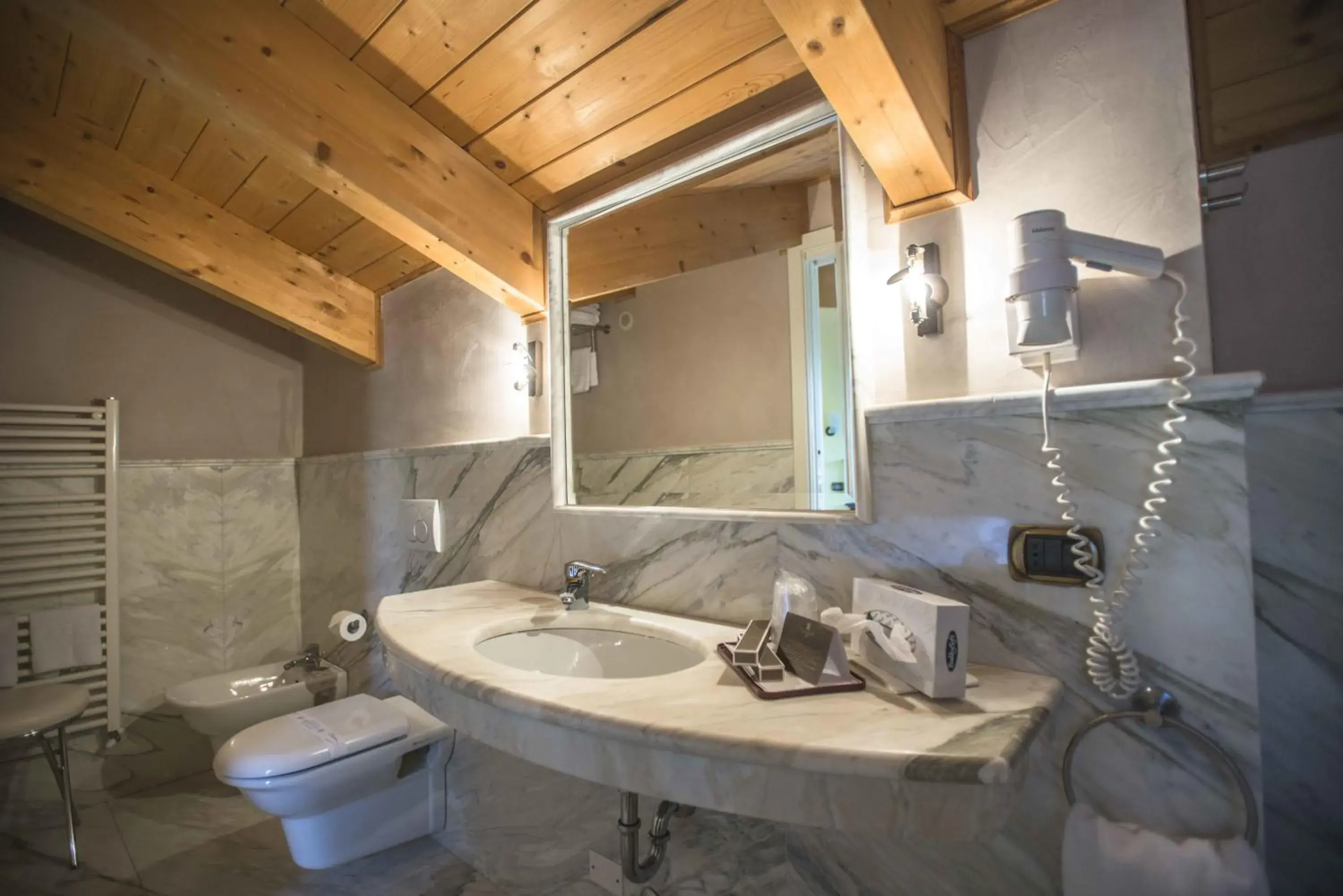 Deluxe Double or Twin Room with Spa Bath in Oste del Castello Wellness & Bike Hotel Deluxe Double or Twin Room with Spa Bath in Oste del Castello Wellness & Bike Hotel