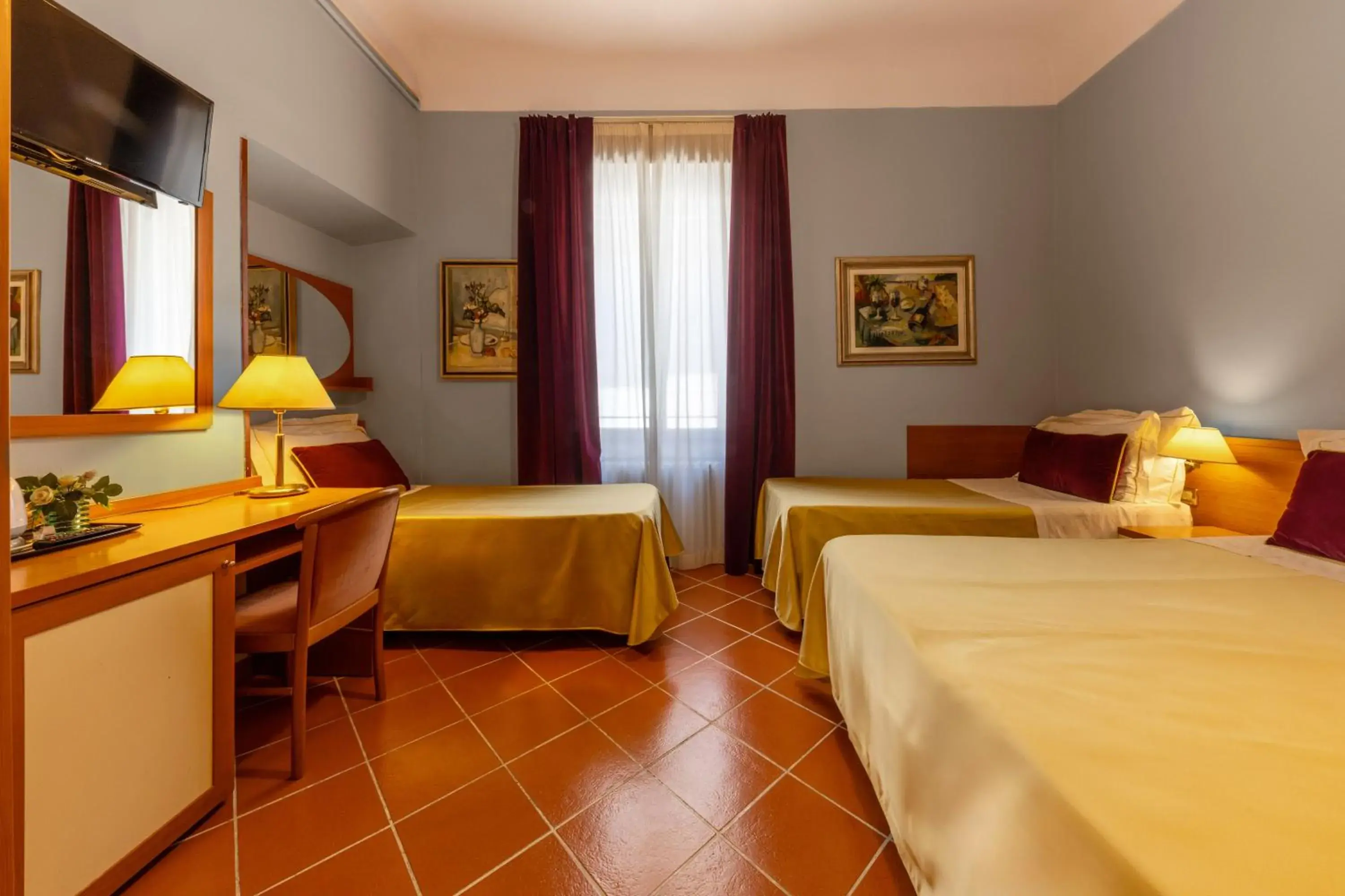 Economy Quadruple Room - access with stairs in Hotel Maxim Axial Economy Quadruple Room - access with stairs in Hotel Maxim Axial