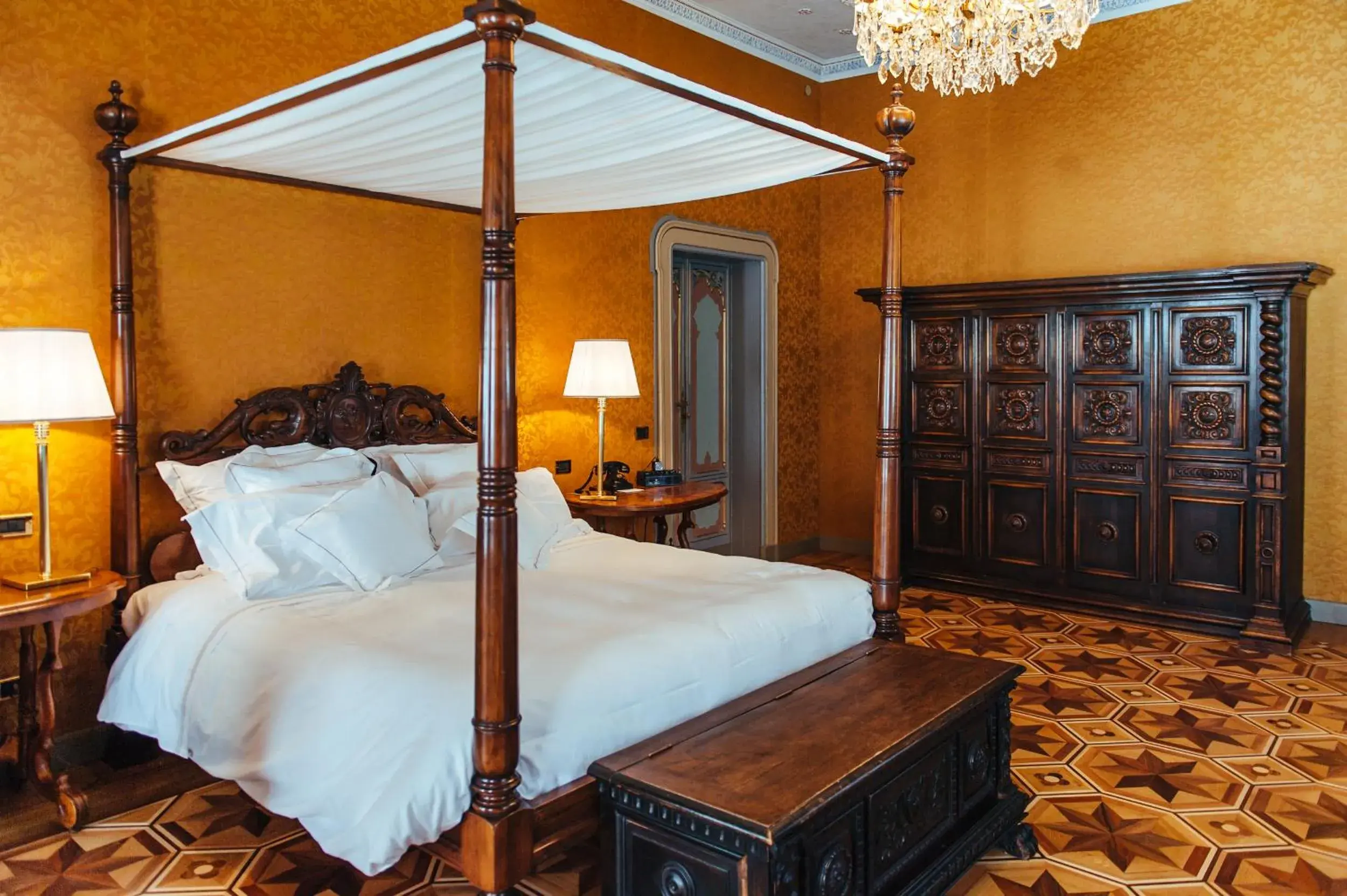 Premium Suite in Relais & Chateaux Villa Crespi Premium Suite in Relais & Chateaux Villa Crespi