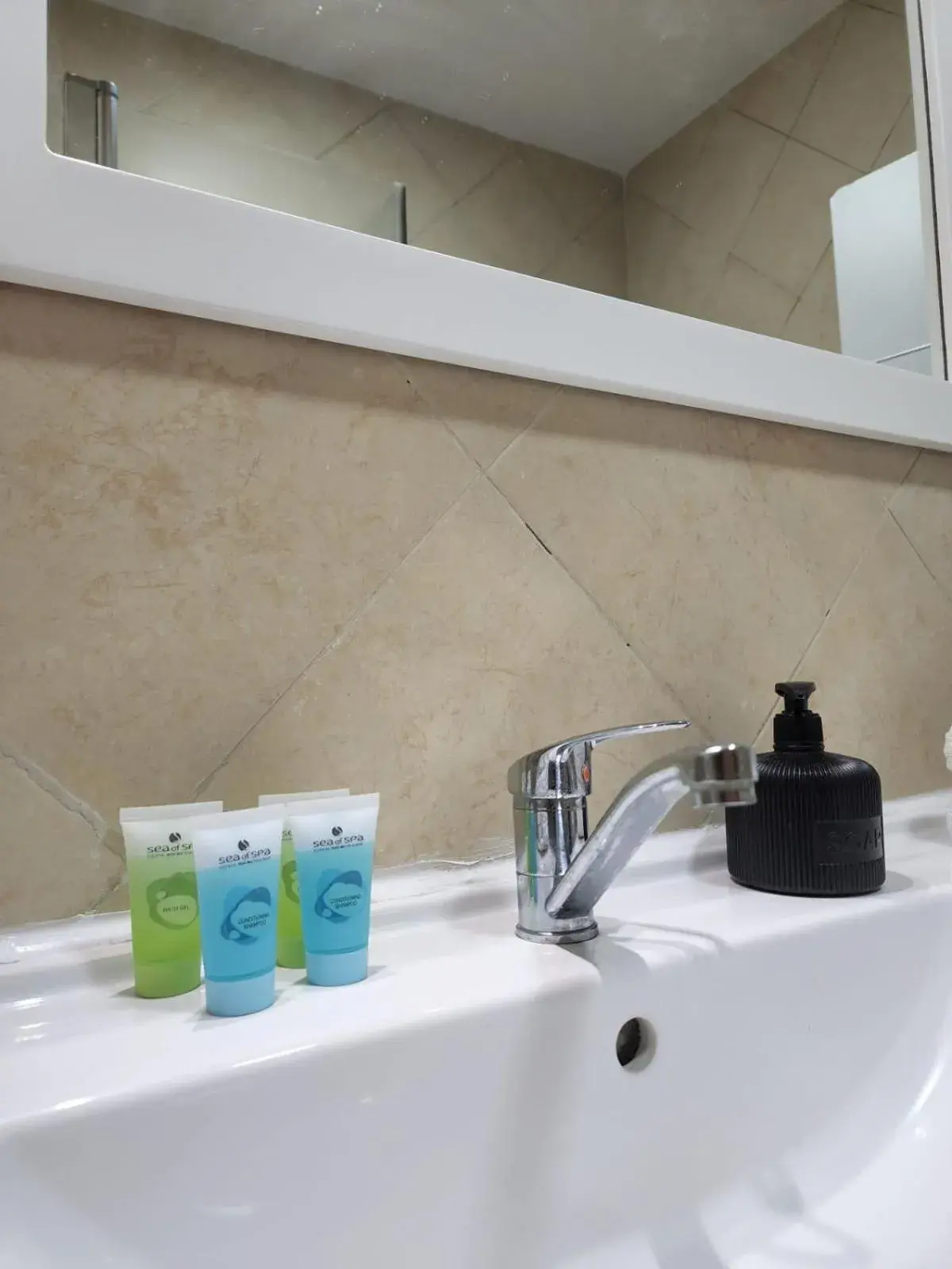 Triple Room with Balcony in H7 TLV Triple Room with Balcony in H7 TLV