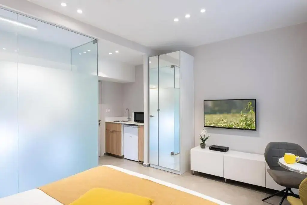 Deluxe Double Room in H7 TLV Deluxe Double Room in H7 TLV