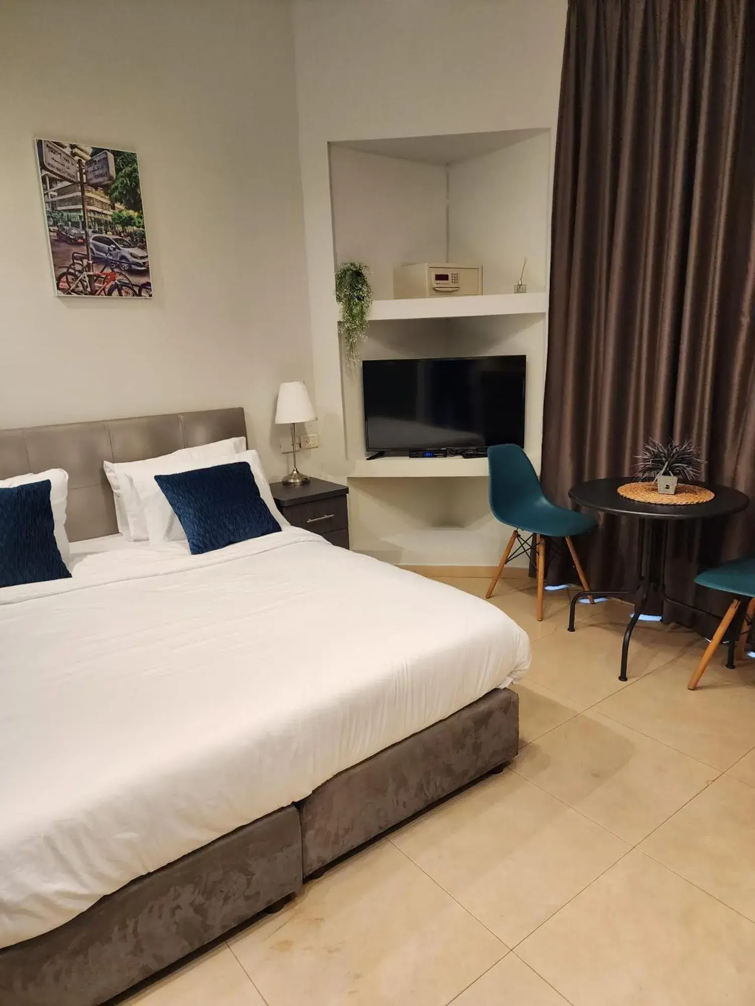 Double or Twin Room with Balcony in H7 TLV Double or Twin Room with Balcony in H7 TLV