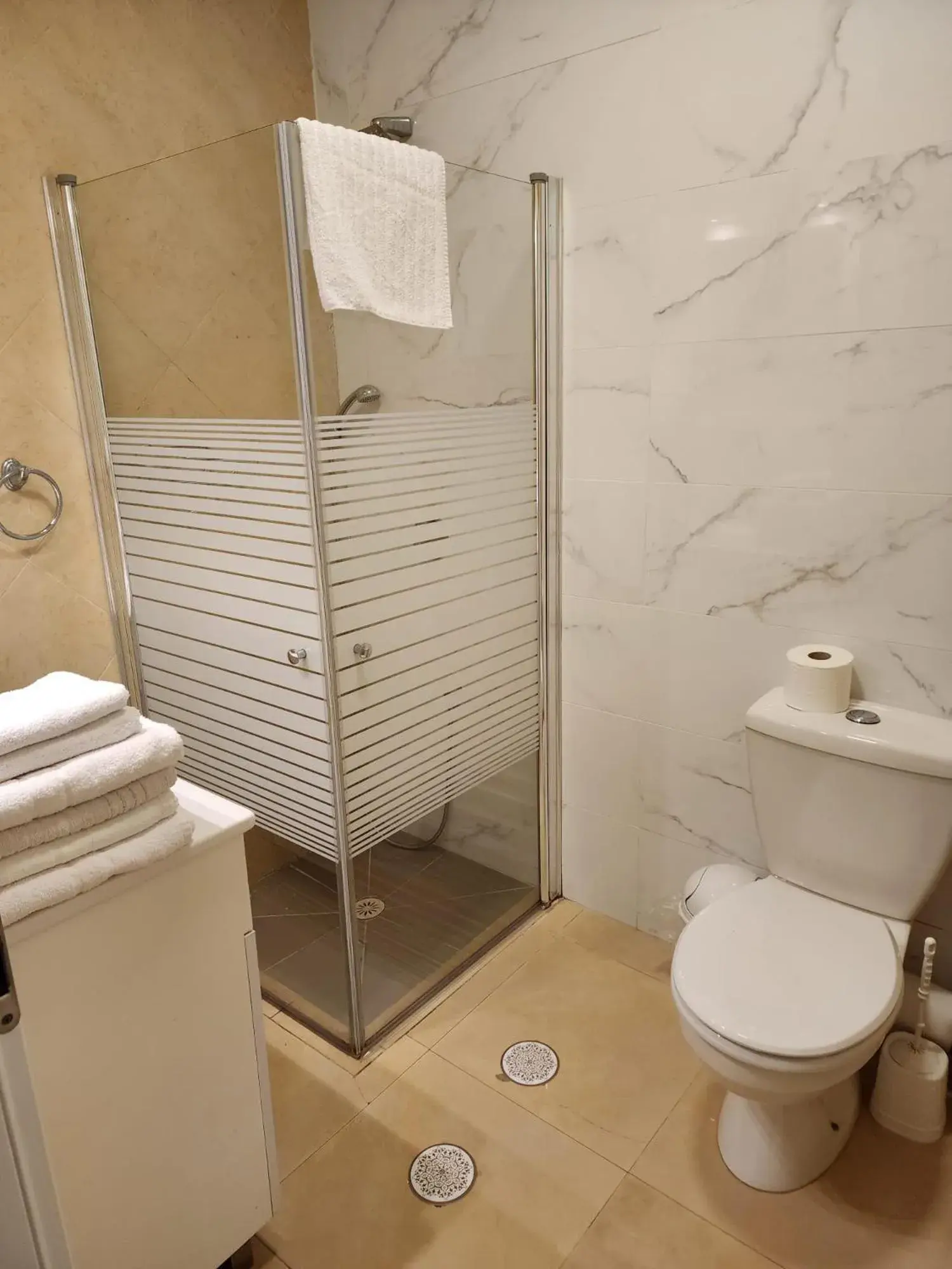 Double or Twin Room with Balcony in H7 TLV Double or Twin Room with Balcony in H7 TLV