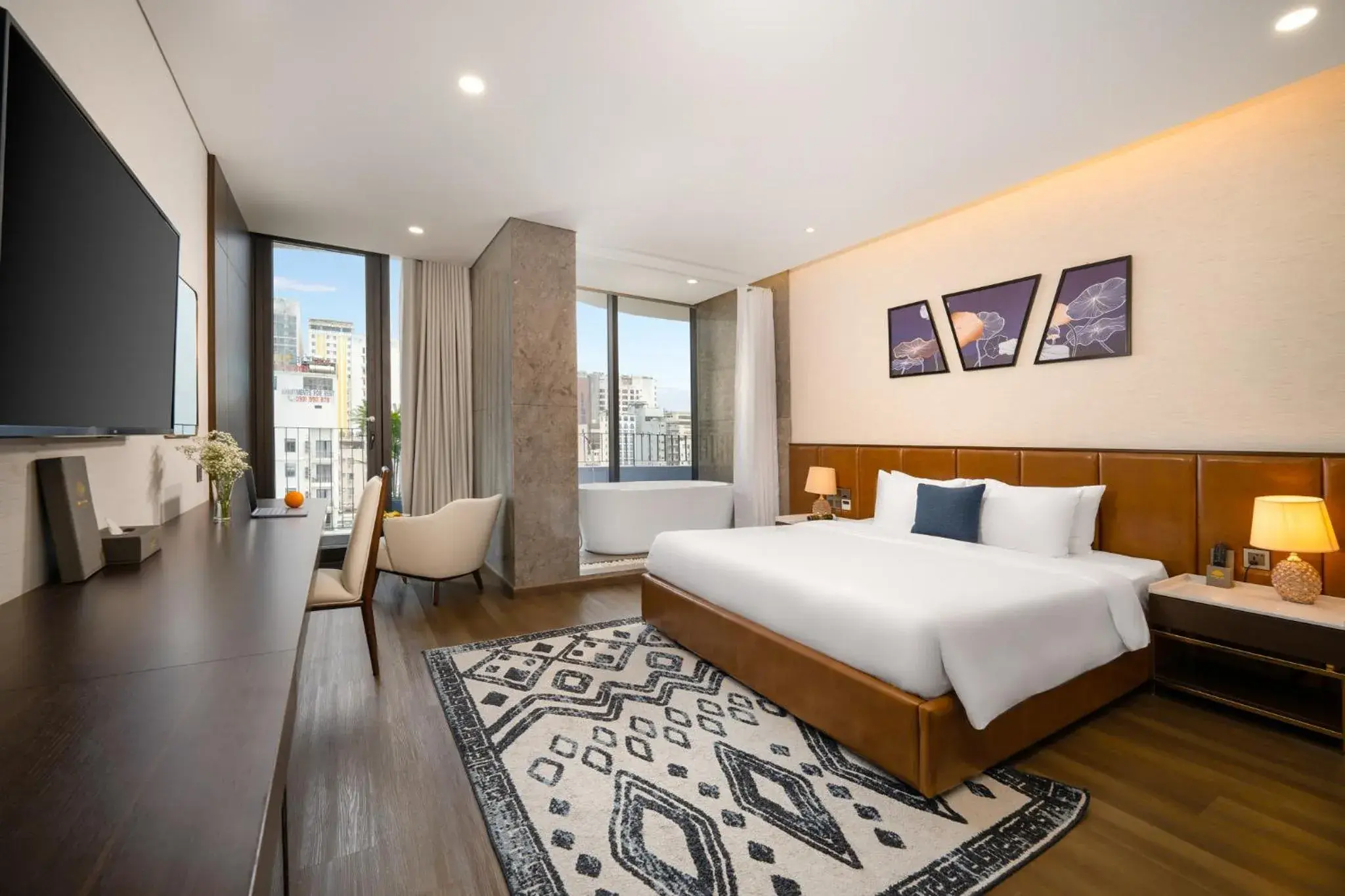 Deluxe Bathtub with Balcony and City View - High Floor in Golden Lotus Grand Da Nang - Panoramic Rooftop Bar & Daily Afternoon Tea Deluxe Bathtub with Balcony and City View - High Floor in Golden Lotus Grand Da Nang - Panoramic Rooftop Bar & Daily Afternoon Tea