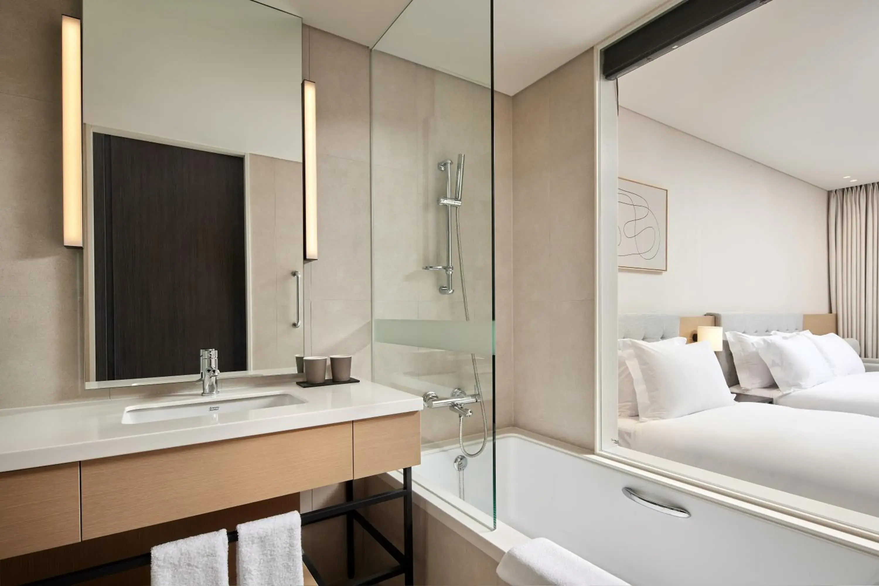 Premier Deluxe Double Room with City View in Shilla Stay Yeosu Expo Station Premier Deluxe Double Room with City View in Shilla Stay Yeosu Expo Station