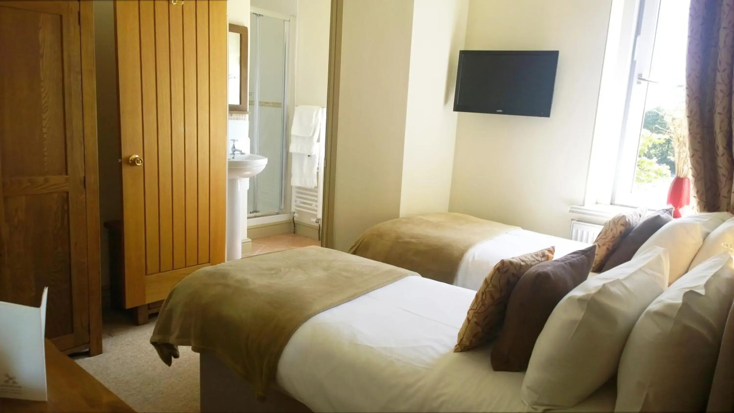 Twin Room in Cross Keys Inn Twin Room in Cross Keys Inn