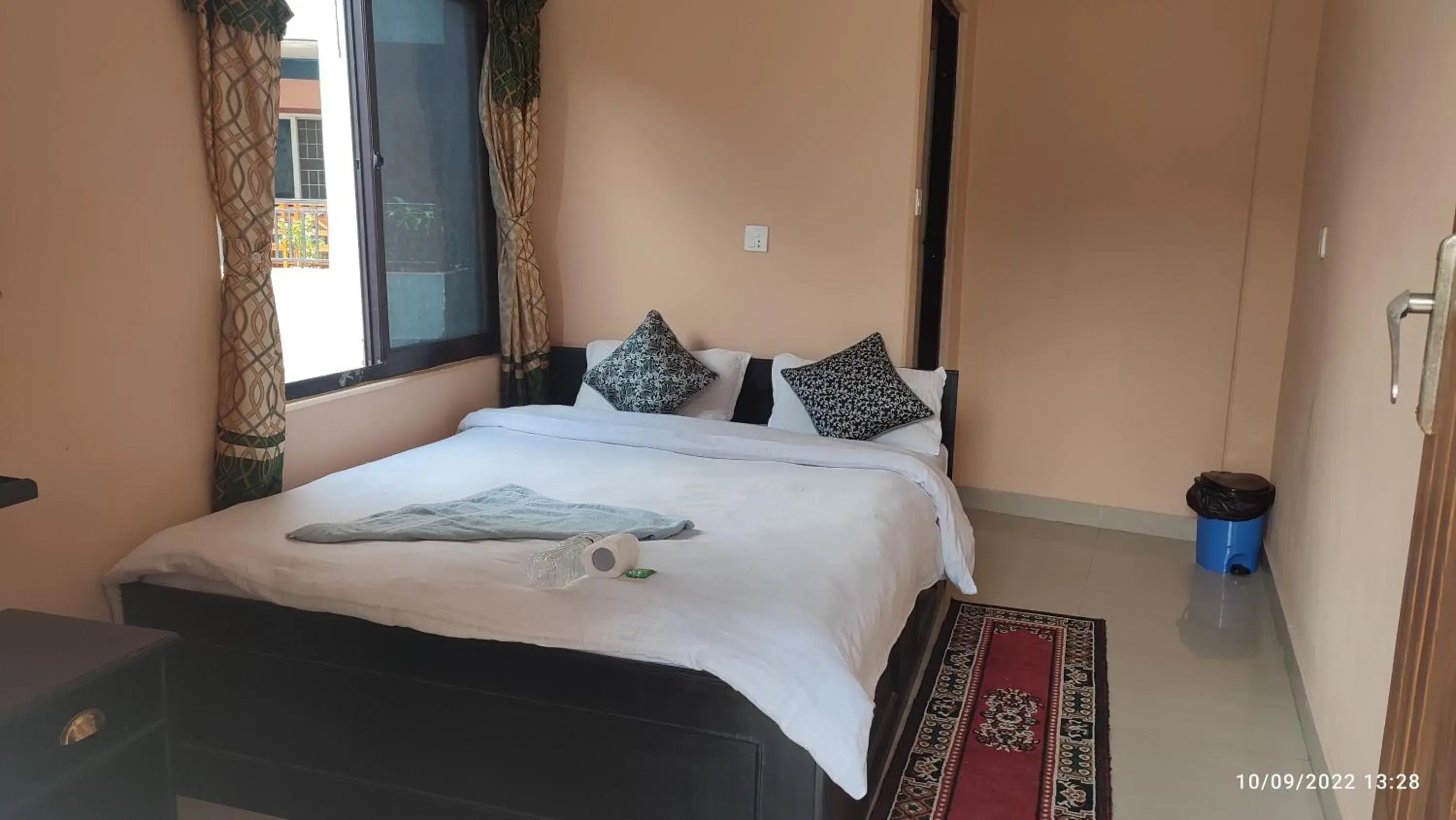 Budget Double Room in The Eagle Zone Budget Double Room in The Eagle Zone