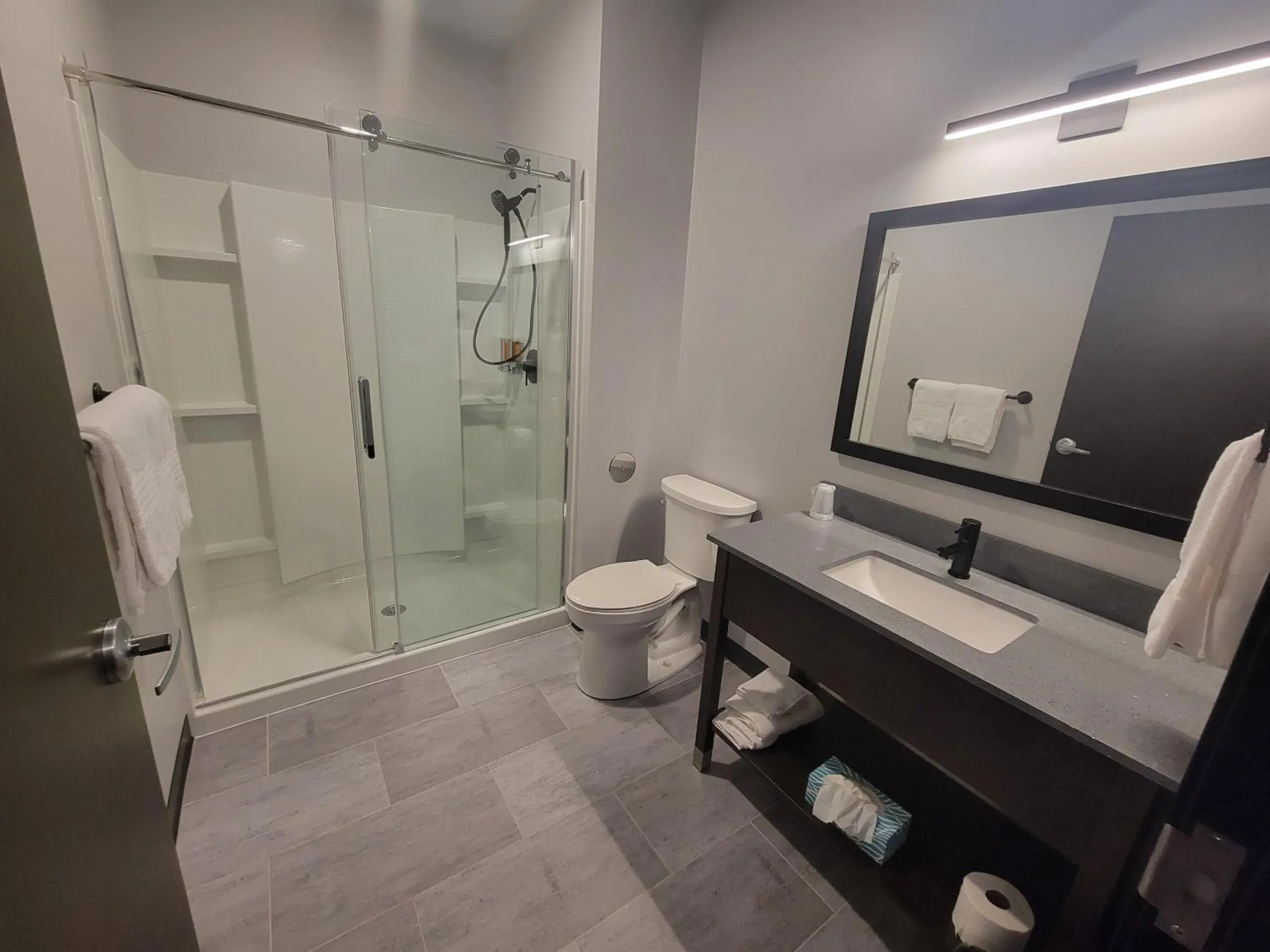 Queen Room in Watershed Hotel Queen Room in Watershed Hotel