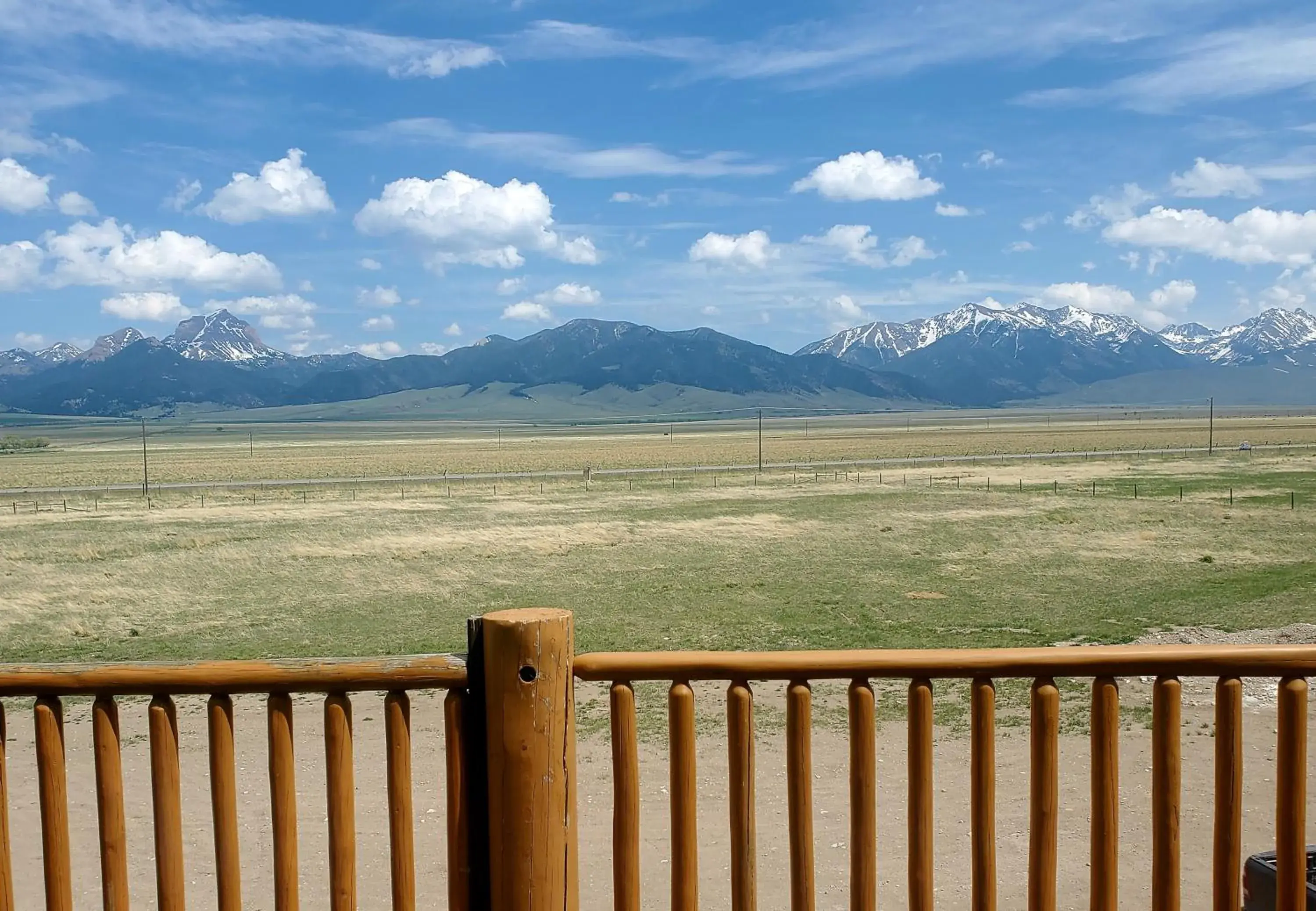 Deluxe King Suite in Dream Drift Motel Deluxe King Suite in Dream Drift Motel