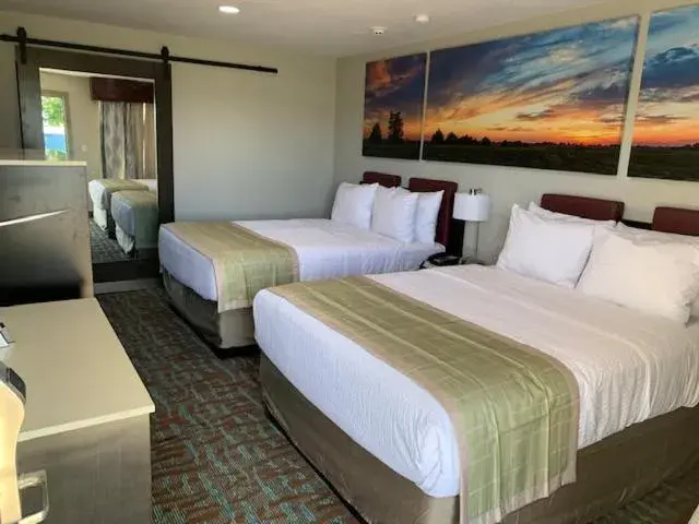 Queen Room with Two Queen Beds - Non-Smoking in Days Inn by Wyndham Bellville Mansfield Queen Room with Two Queen Beds - Non-Smoking in Days Inn by Wyndham Bellville Mansfield