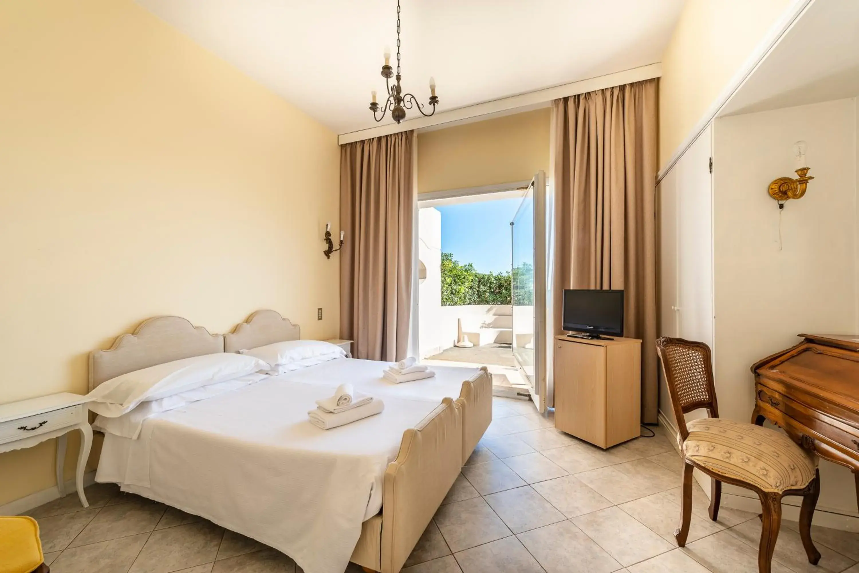 Superior Double or Twin Room with Terrace in Hotel Ristorante Maga Circe Superior Double or Twin Room with Terrace in Hotel Ristorante Maga Circe