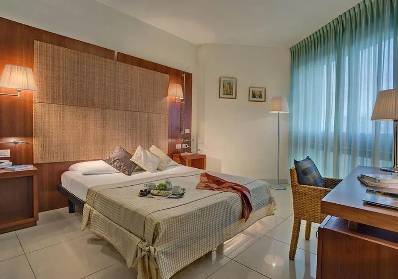 Comfort Double Room with Sea View in Hotel Le Tegnue Comfort Double Room with Sea View in Hotel Le Tegnue