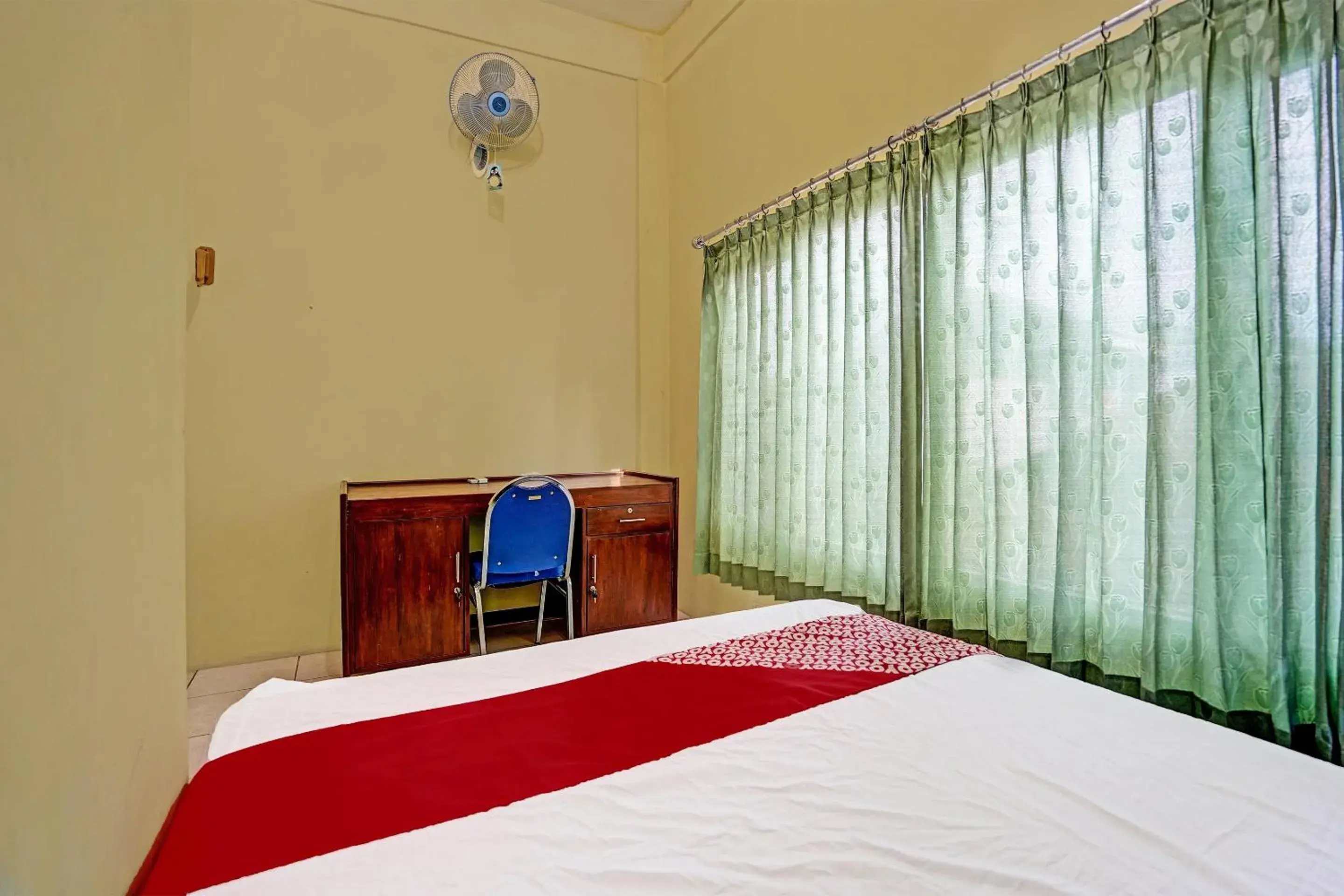 Standard Double Room in Hotel O Kost Esklusif Barokah Standard Double Room in Hotel O Kost Esklusif Barokah