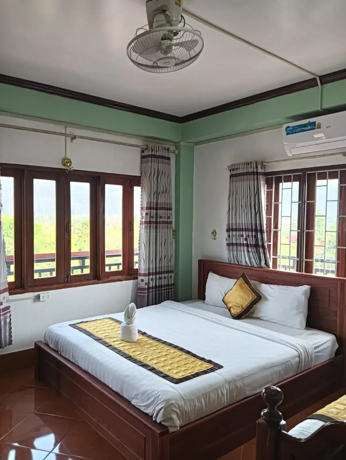 Double Room with Balcony in Bountang Mountain View Riverside Hotel Double Room with Balcony in Bountang Mountain View Riverside Hotel