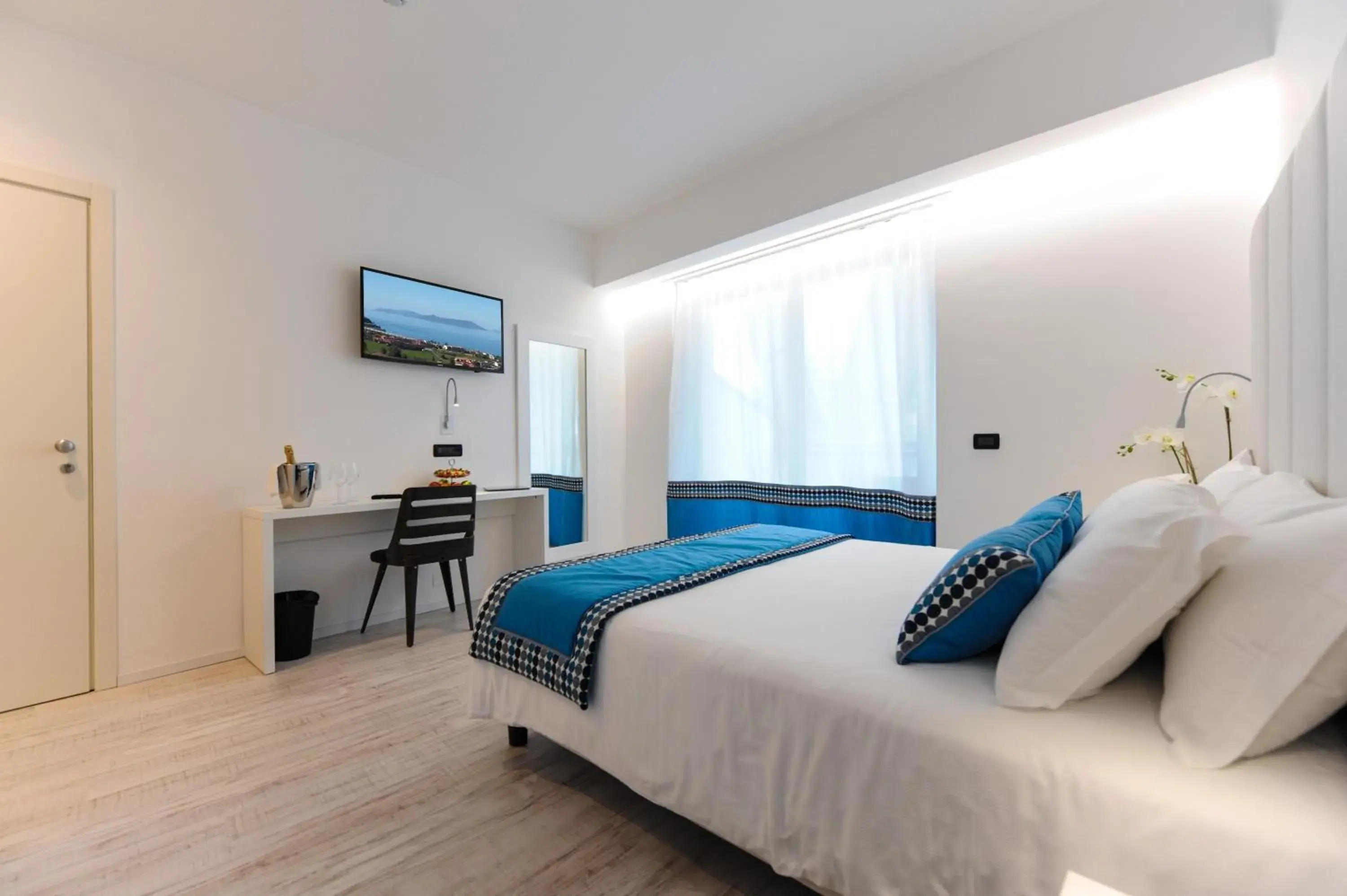 Superior Triple Room with beach access in Bellini Relais Superior Triple Room with beach access in Bellini Relais