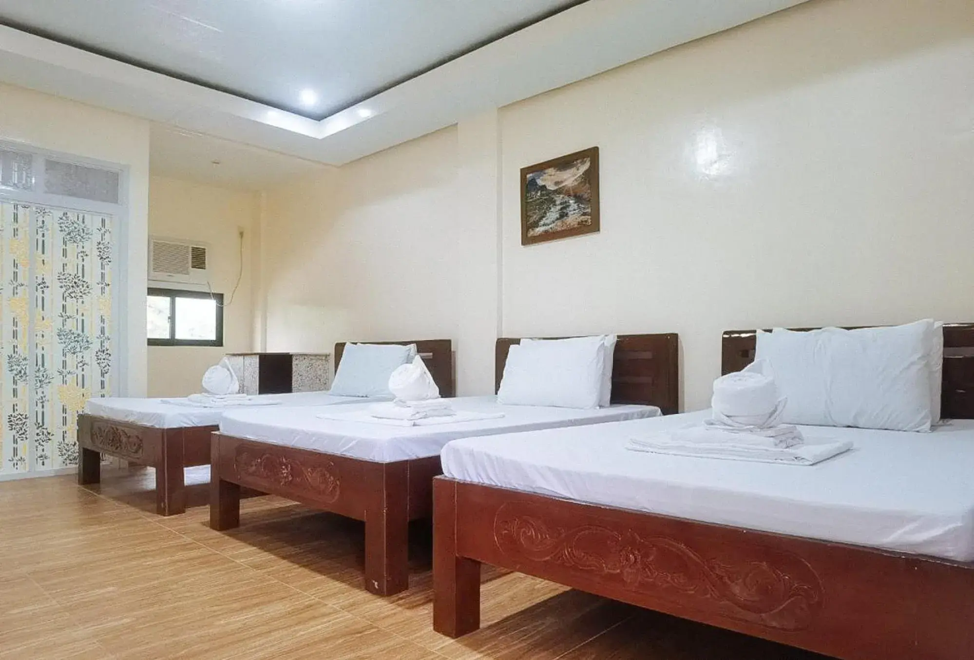 Family Room in RedDoorz @ Los Ecijanos Inn Pangasinan Family Room in RedDoorz @ Los Ecijanos Inn Pangasinan