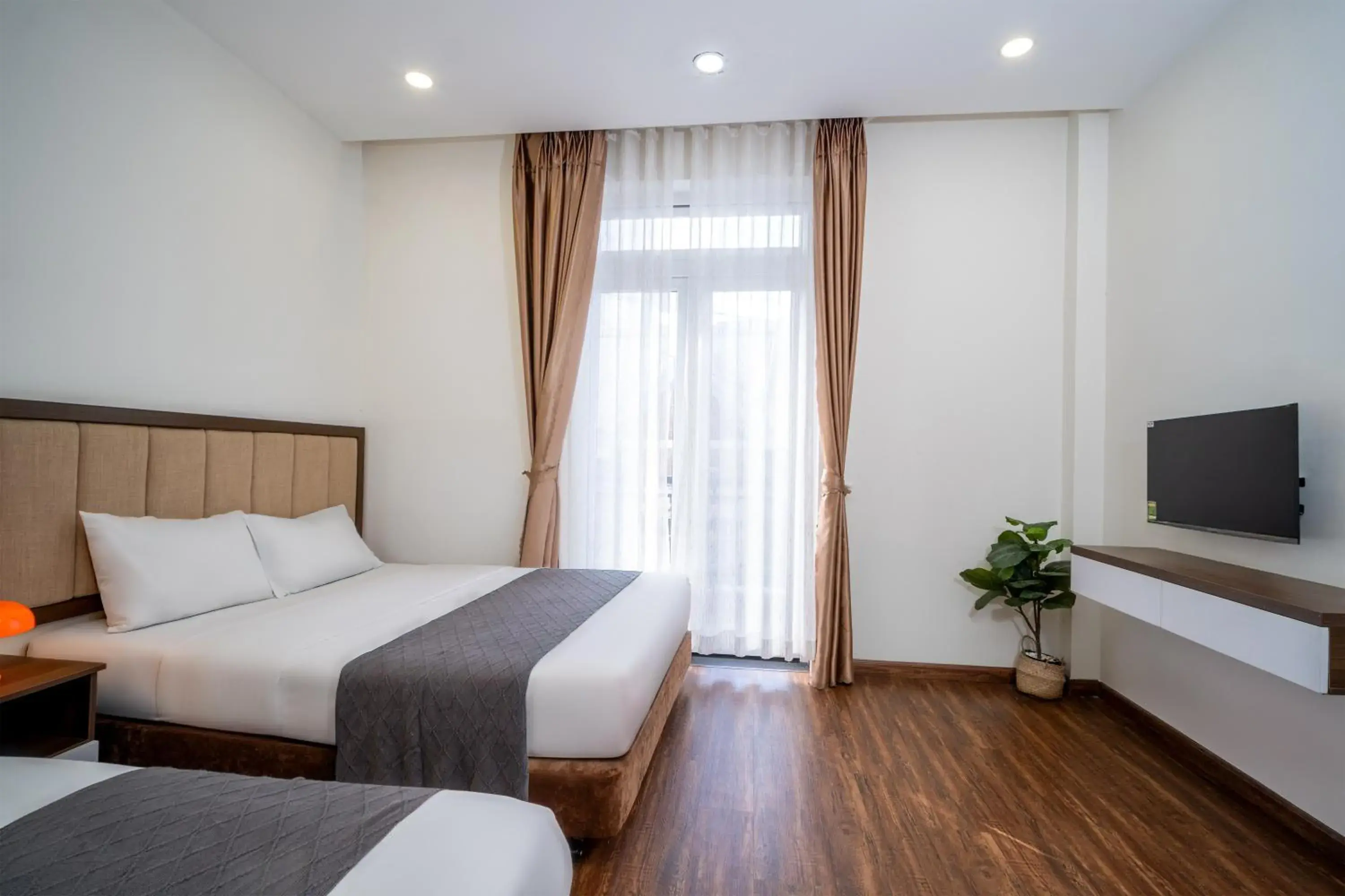Family Room with Balcony in Dalat Blanc Hotel & Apartment Family Room with Balcony in Dalat Blanc Hotel & Apartment