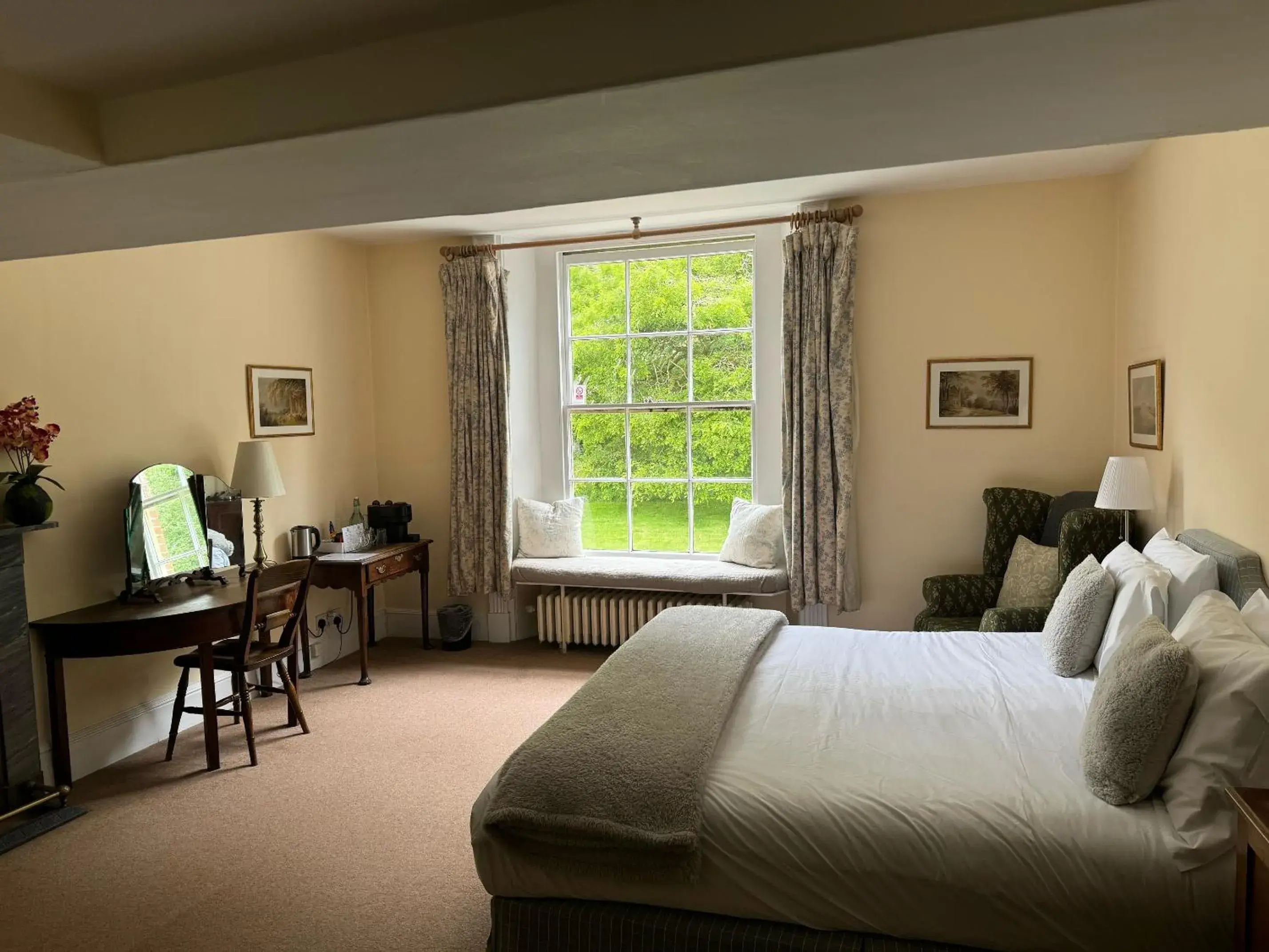 Family Room - single occupancy in Spread Eagle Inn Family Room - single occupancy in Spread Eagle Inn