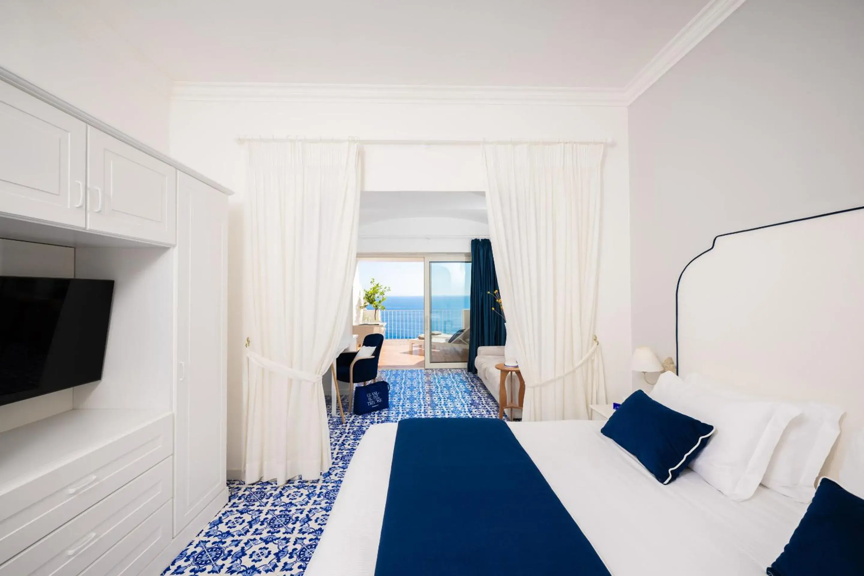 Junior Suite with Terrace and Sea View in Grand Hotel Tritone Junior Suite with Terrace and Sea View in Grand Hotel Tritone