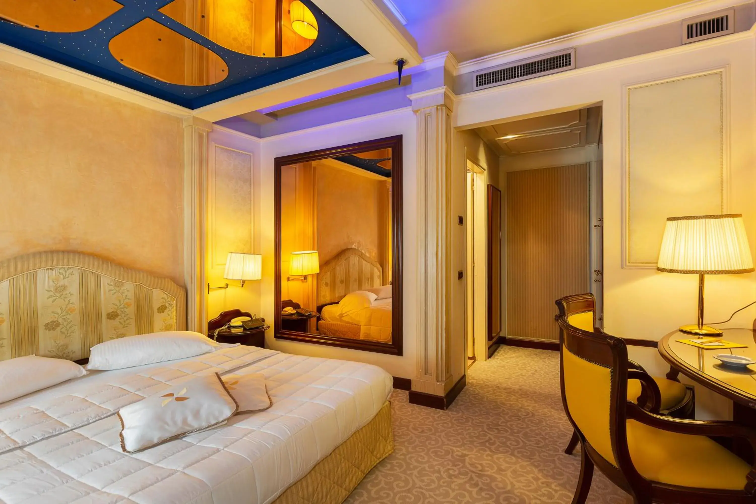 Single Room in Dreamhotel Single Room in Dreamhotel