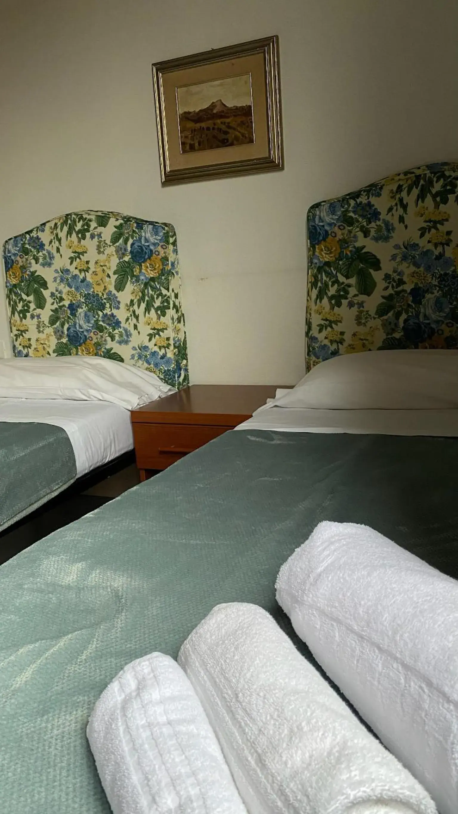 Basic Triple Room with Shared Bathroom in Locanda le GINESTRE Basic Triple Room with Shared Bathroom in Locanda le GINESTRE