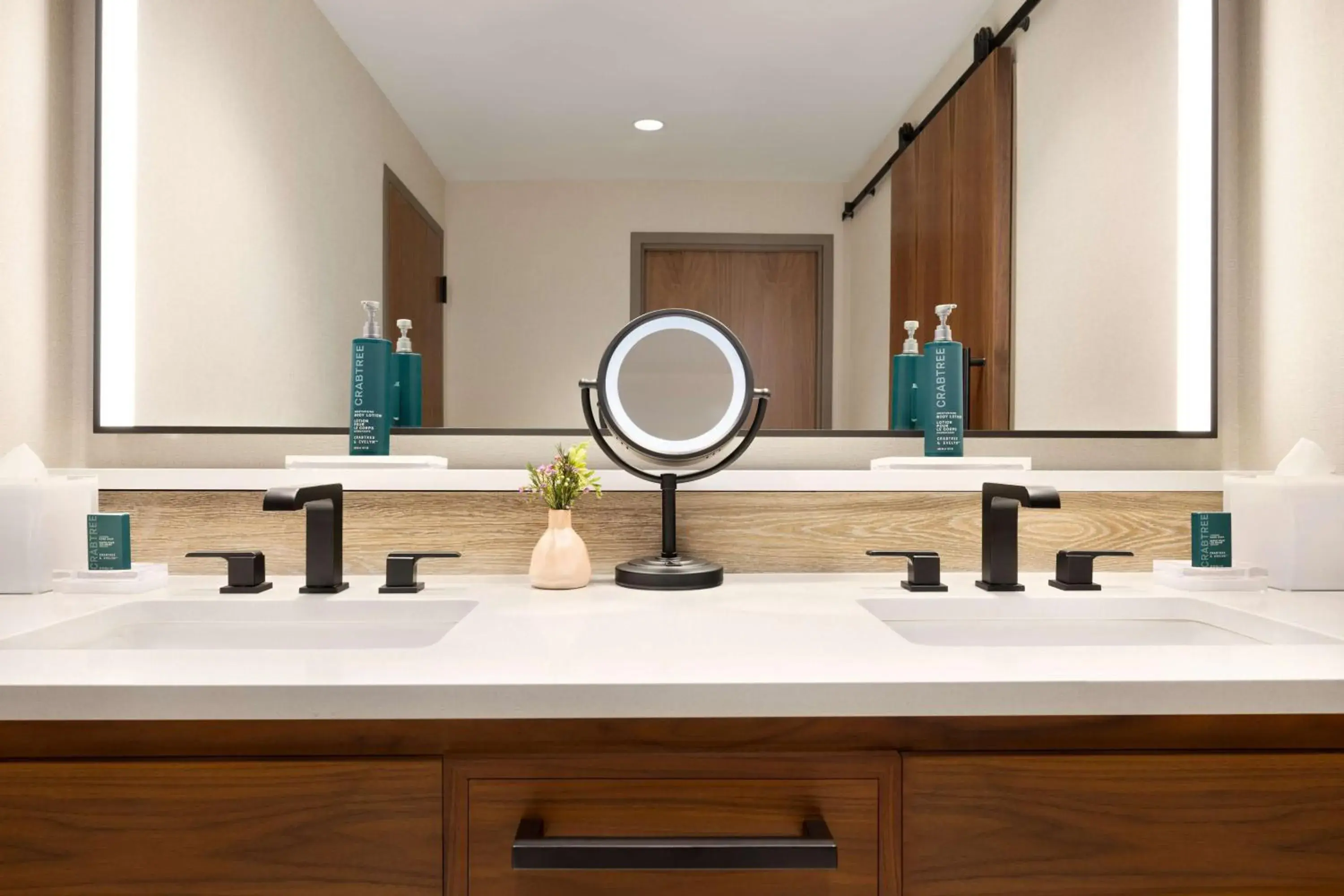 One-Bedroom King Suite with Mountain View in Hilton North Scottsdale At Cavasson One-Bedroom King Suite with Mountain View in Hilton North Scottsdale At Cavasson