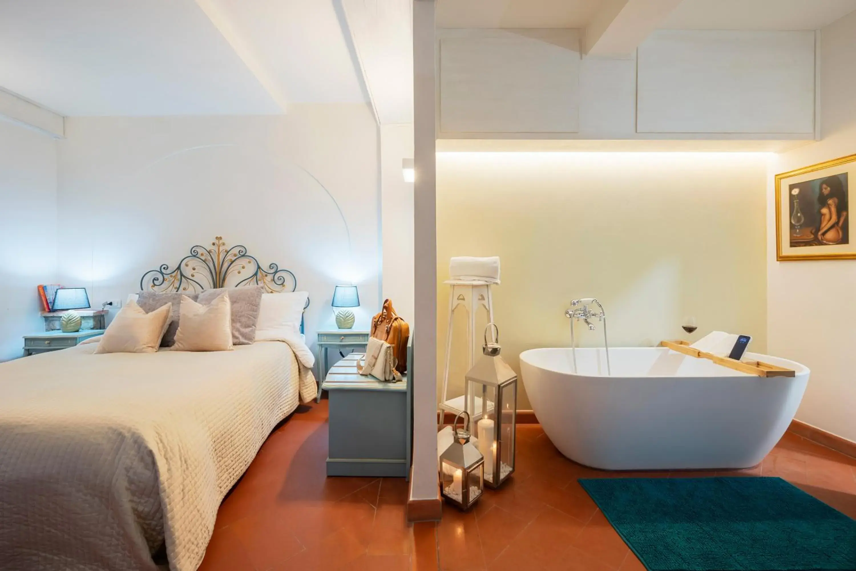 Deluxe Double Room with Bath in Cascina De' Fagiolari Deluxe Double Room with Bath in Cascina De' Fagiolari