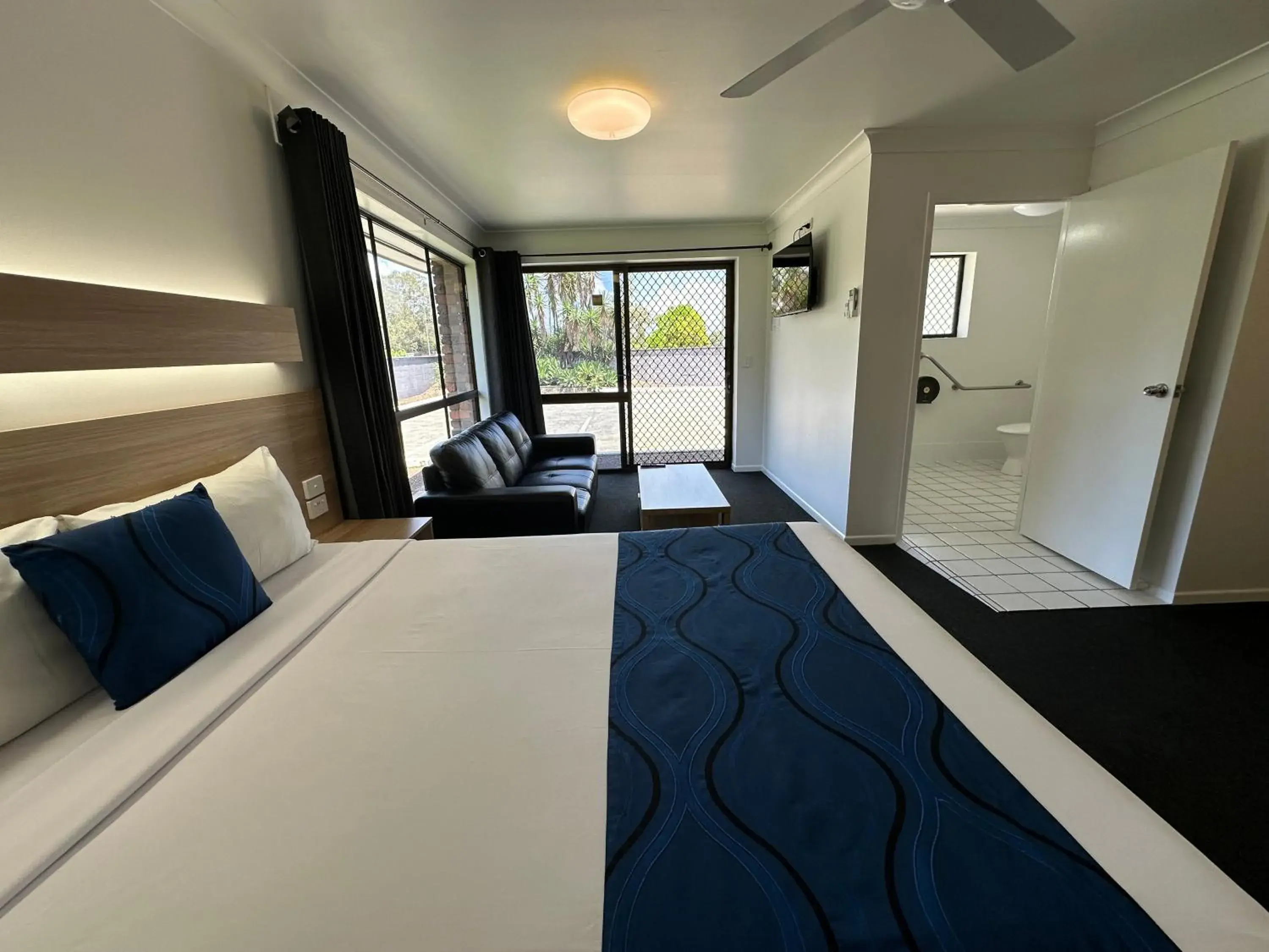 Queen Room - Disability Access in Logan City Motor Inn Queen Room - Disability Access in Logan City Motor Inn