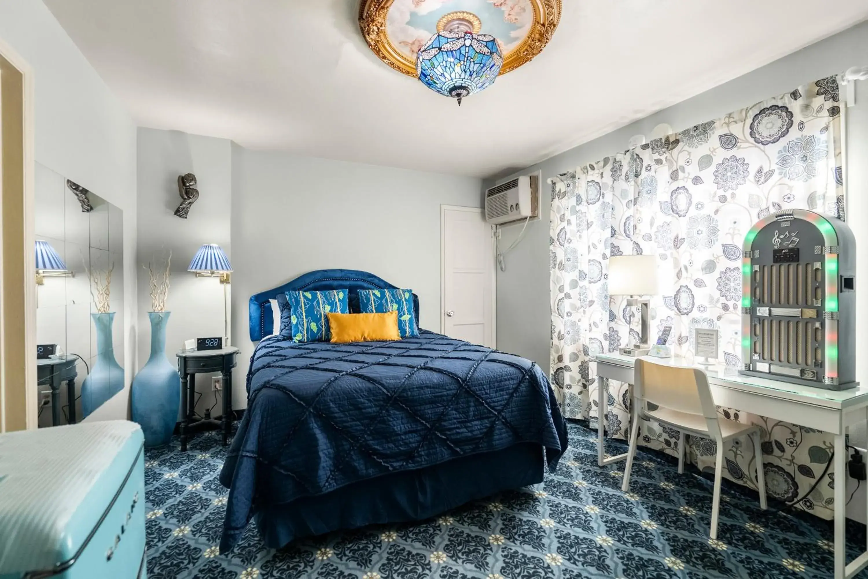 THE NEW STAR MOTEL - 1950s Extended-Stay Lodging and Retreat Center THE NEW STAR MOTEL - 1950s Extended-Stay Lodging and Retreat Center