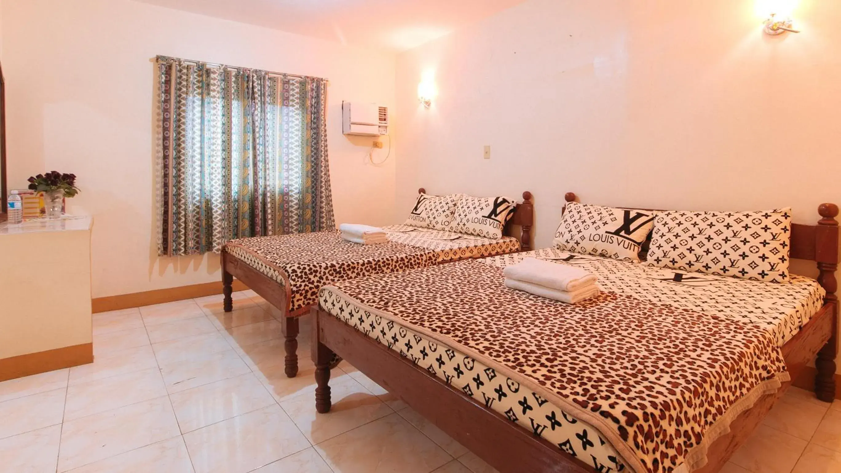 Golden Sunrise Hotel II by RedDoorz Golden Sunrise Hotel II by RedDoorz