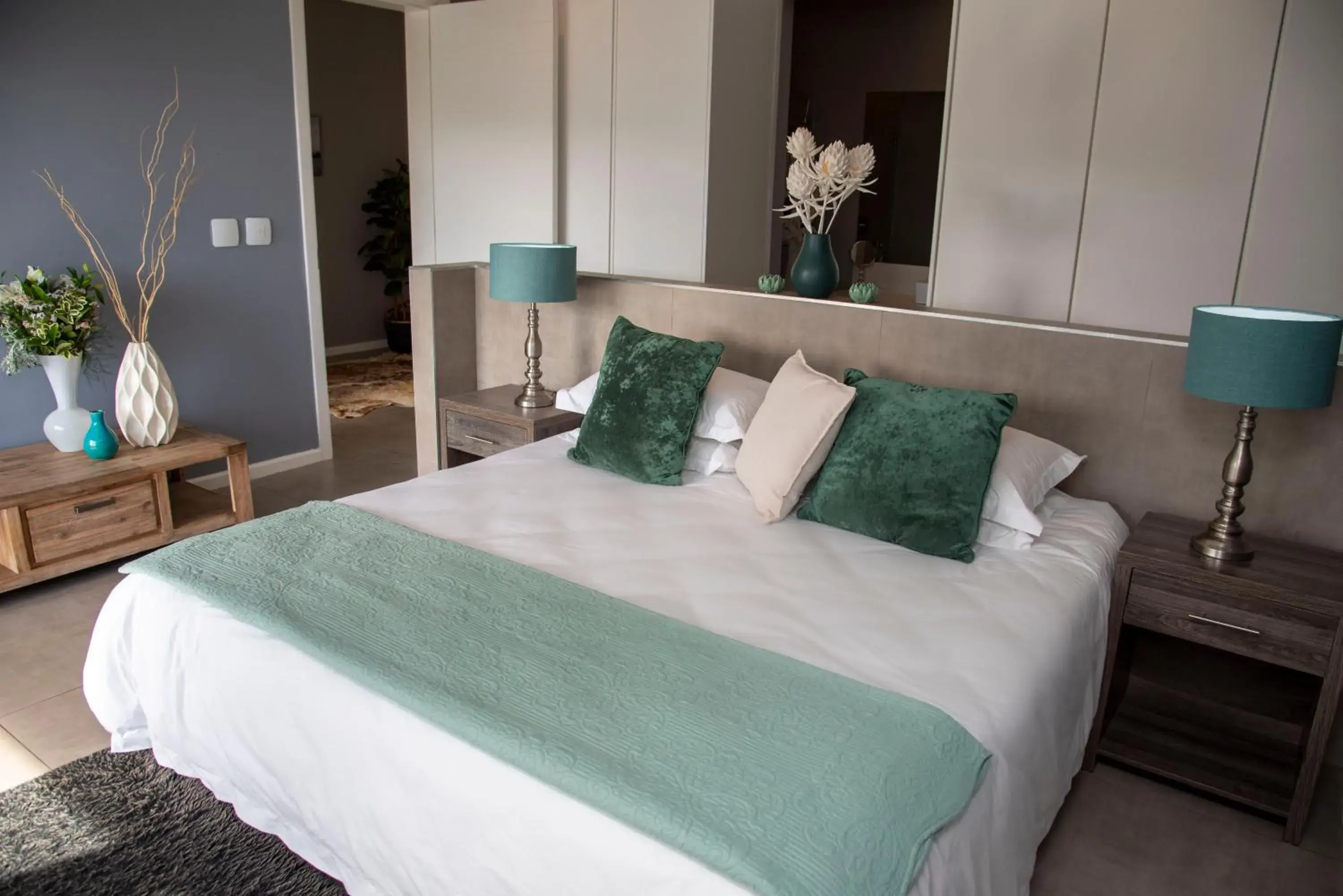 King Suite - single occupancy in Crown on the Heads King Suite - single occupancy in Crown on the Heads