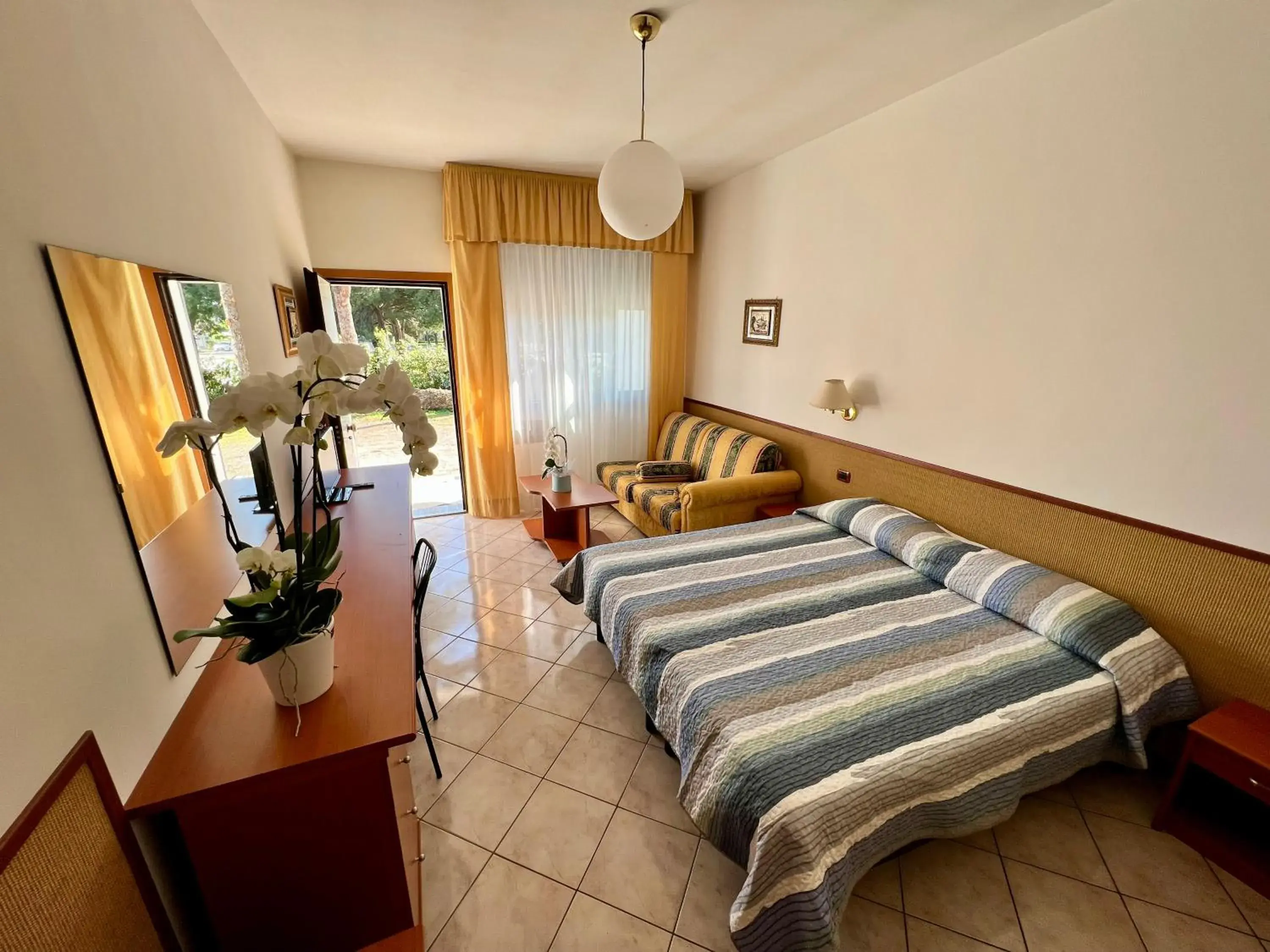 Comfort Double or Twin Room - single occupancy in Hotel Ca' Bianca da Paolino Comfort Double or Twin Room - single occupancy in Hotel Ca' Bianca da Paolino