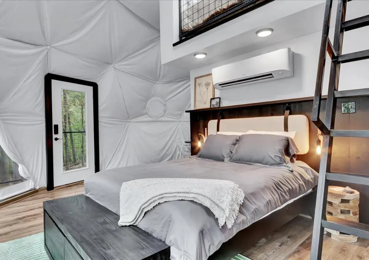 Suite with Mountain View in Starlight Haven Hot Springs Suite with Mountain View in Starlight Haven Hot Springs