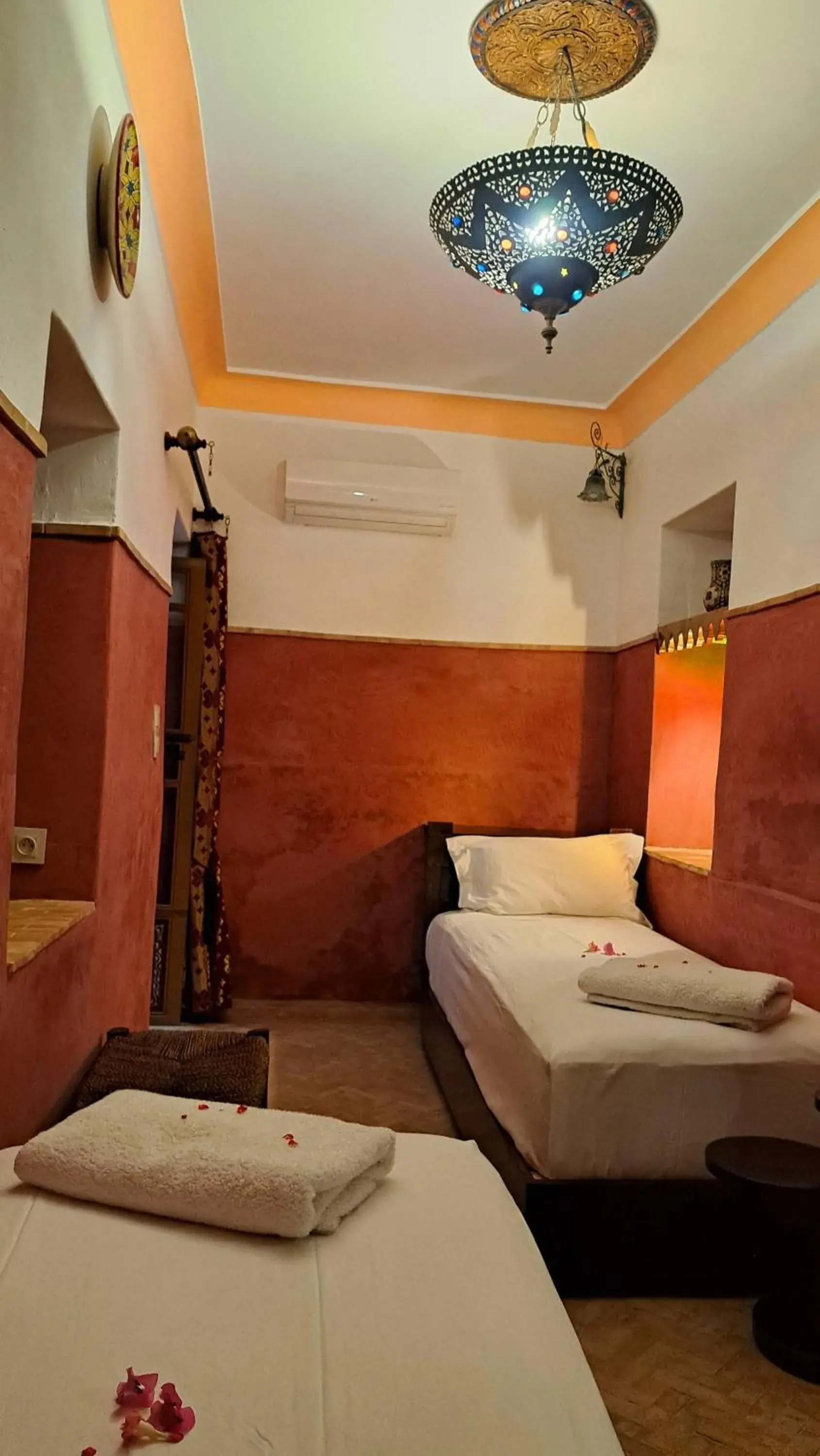 Twin Room in RIAD DAR En-Nawat Twin Room in RIAD DAR En-Nawat