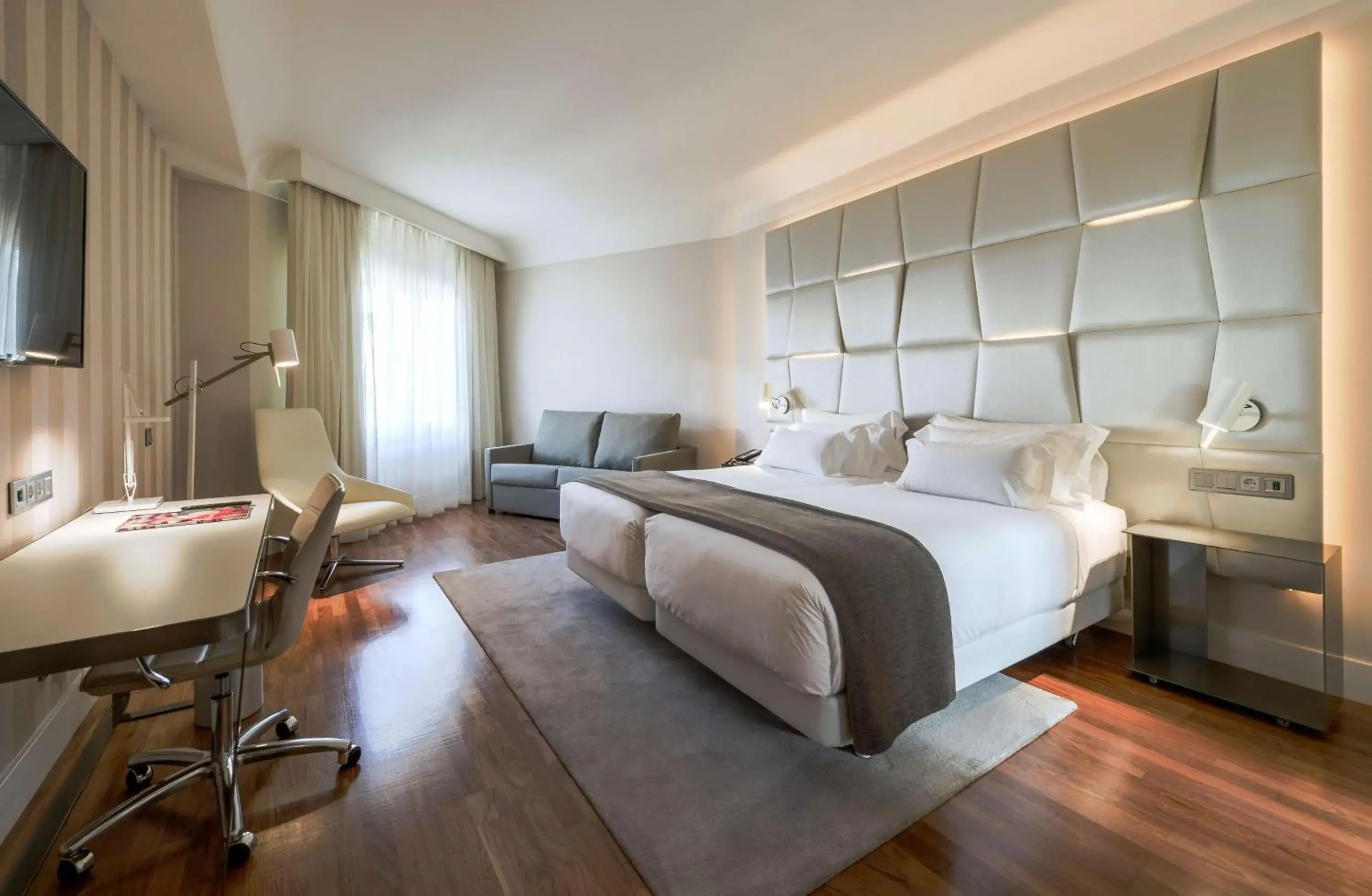 Premium Double Room with Extra Bed in NH Collection Madrid Colón Premium Double Room with Extra Bed in NH Collection Madrid Colón
