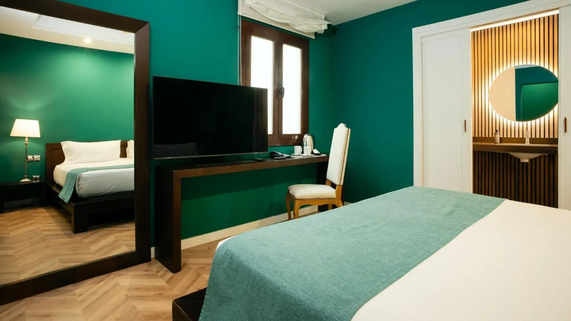 Interior Small Single Room in Hotel Ramblas Internacional Interior Small Single Room in Hotel Ramblas Internacional